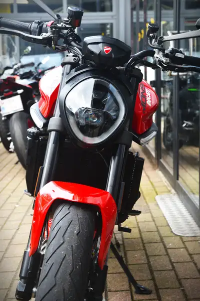 Ducati Monster 937 - foto 6