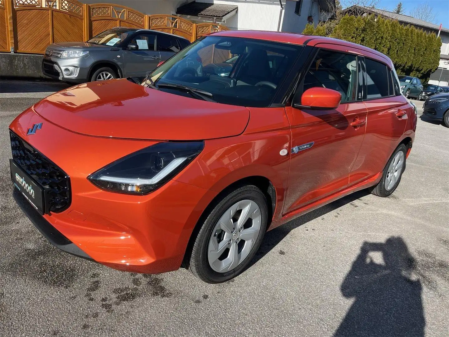 Suzuki Swift 1,2 Hybrid clear Naranja - 2