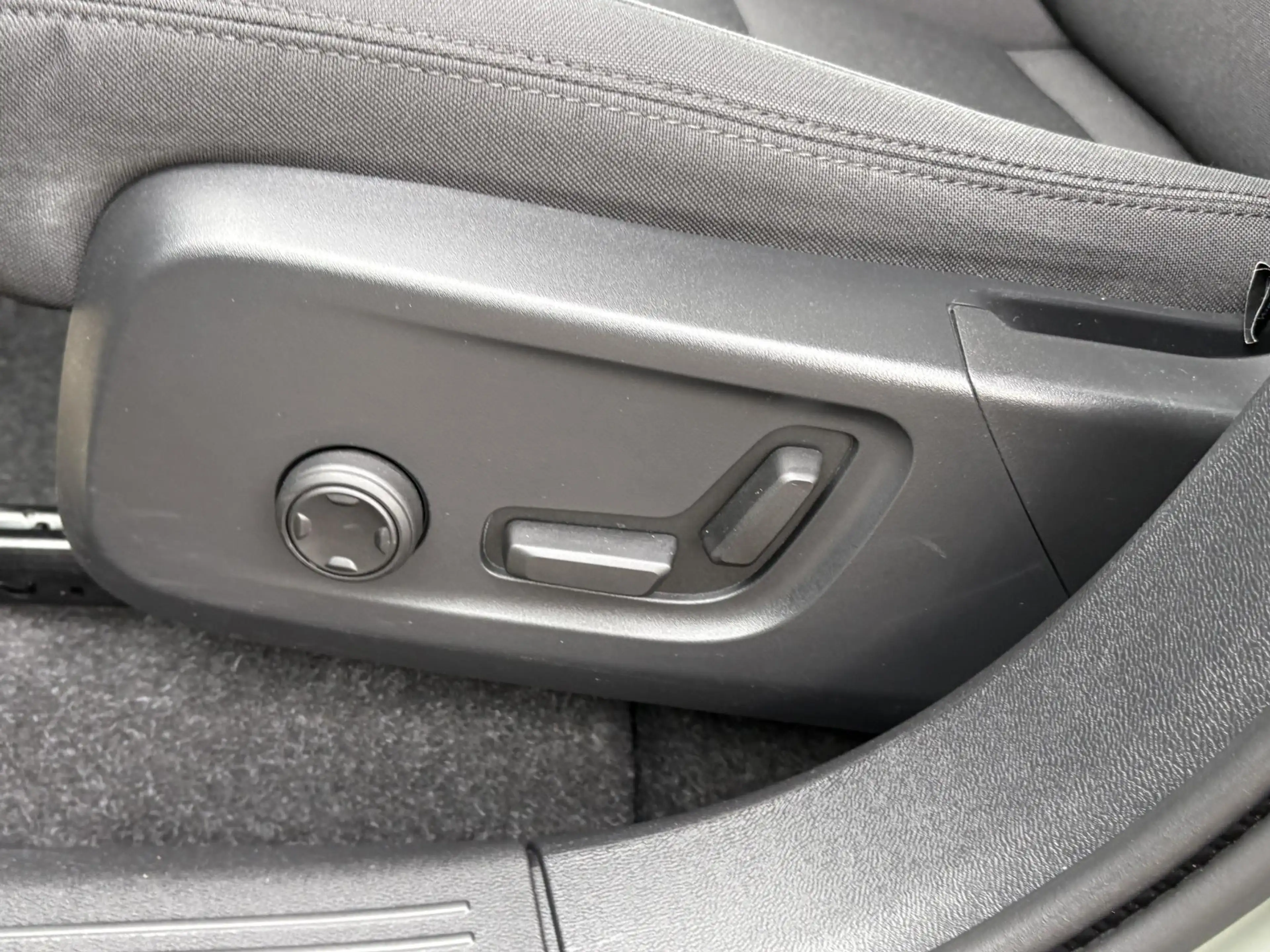 Volvo C40 Recharge Ultimate 69 kWh WAMTEPOMP | STOEL/STUURVE — photo 6