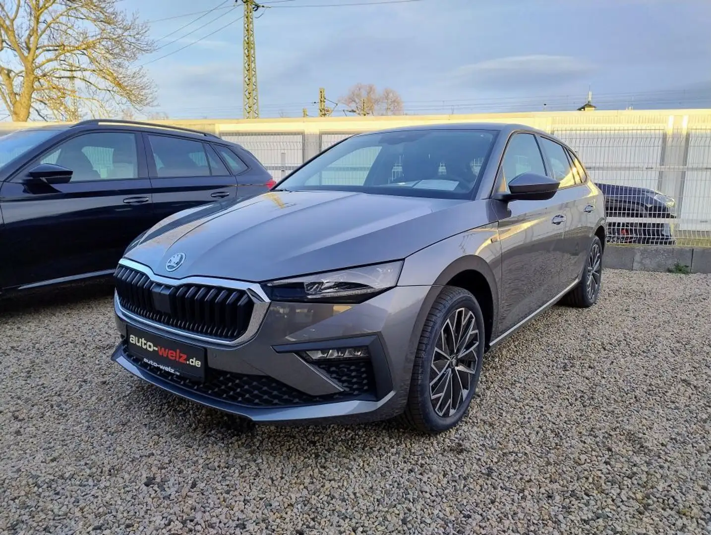 Skoda Scala 1.5 TSI DSG Sondermodell Tour Gris - 2