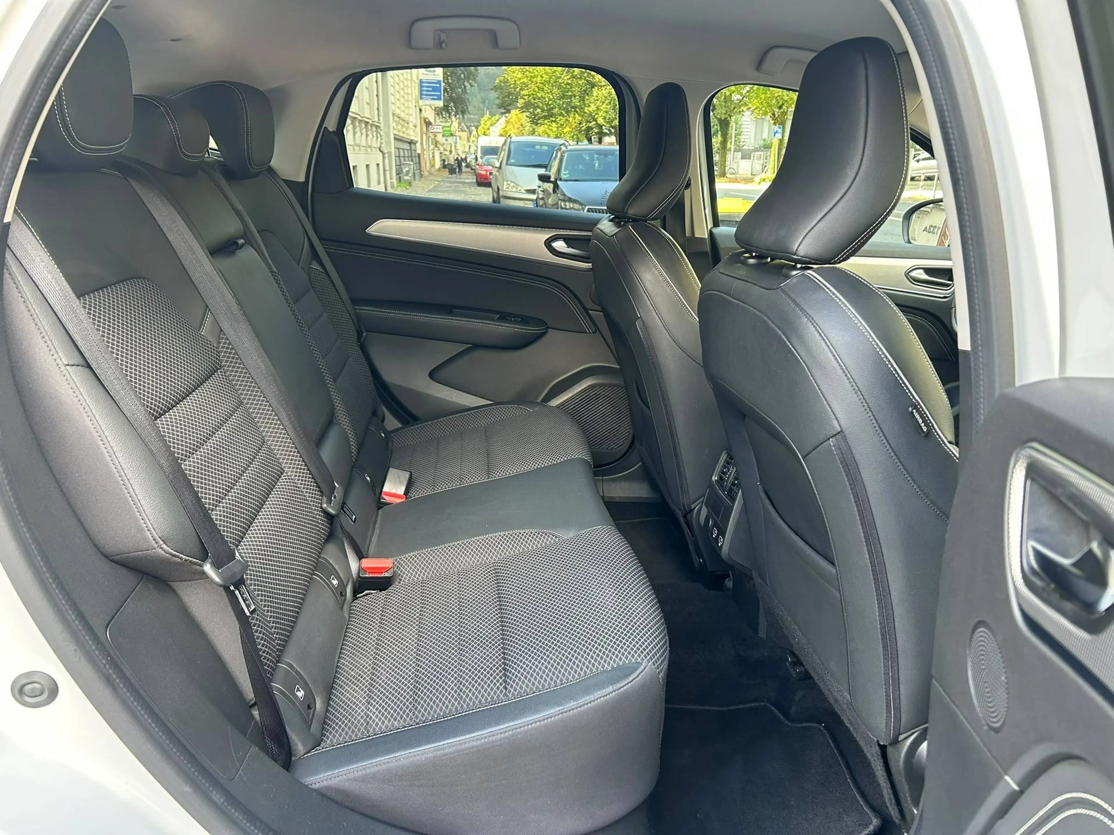 Renault Arkana 1.3 TCe Aut. Intens BOSE/LED/T-Leder/1.Hand — photo 14