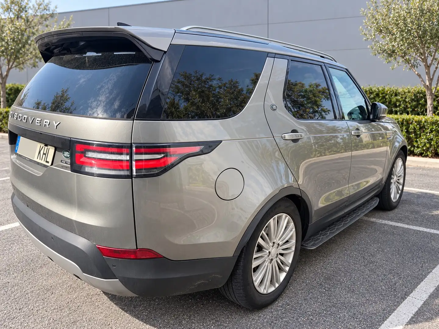 Land Rover Discovery 3.0TD6 HSE Luxury Aut. - 2