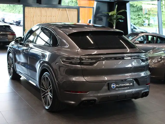 Porsche Cayenne view 4