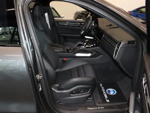 Porsche Cayenne view 10