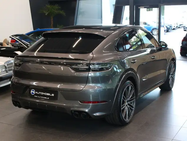 Porsche Cayenne view 5