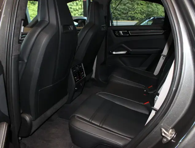 Porsche Cayenne view 14
