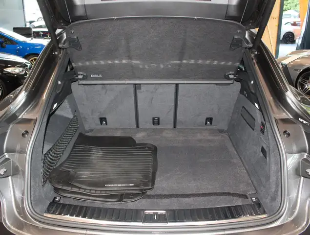 Porsche Cayenne view 7