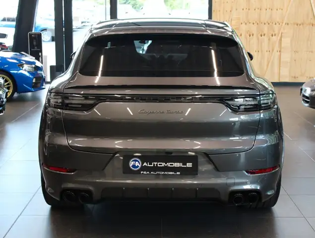 Porsche Cayenne view 6