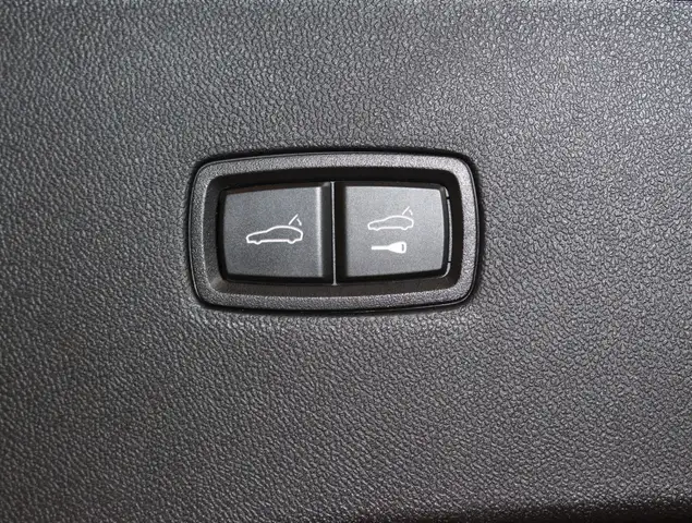Porsche Cayenne view 8