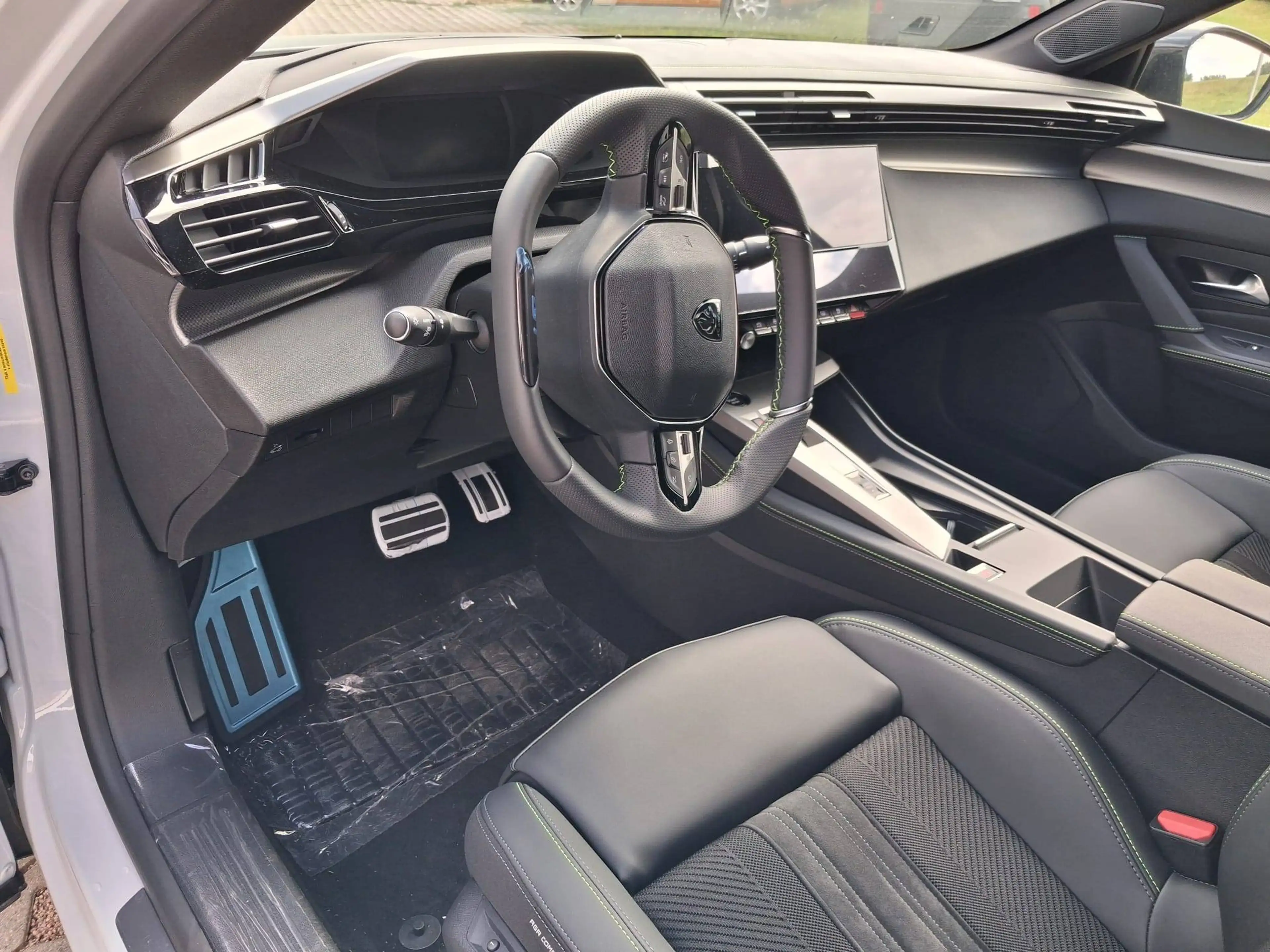 Peugeot 408 GT Hybrid 145 e-DSC6 Tageszulassung — photo 5