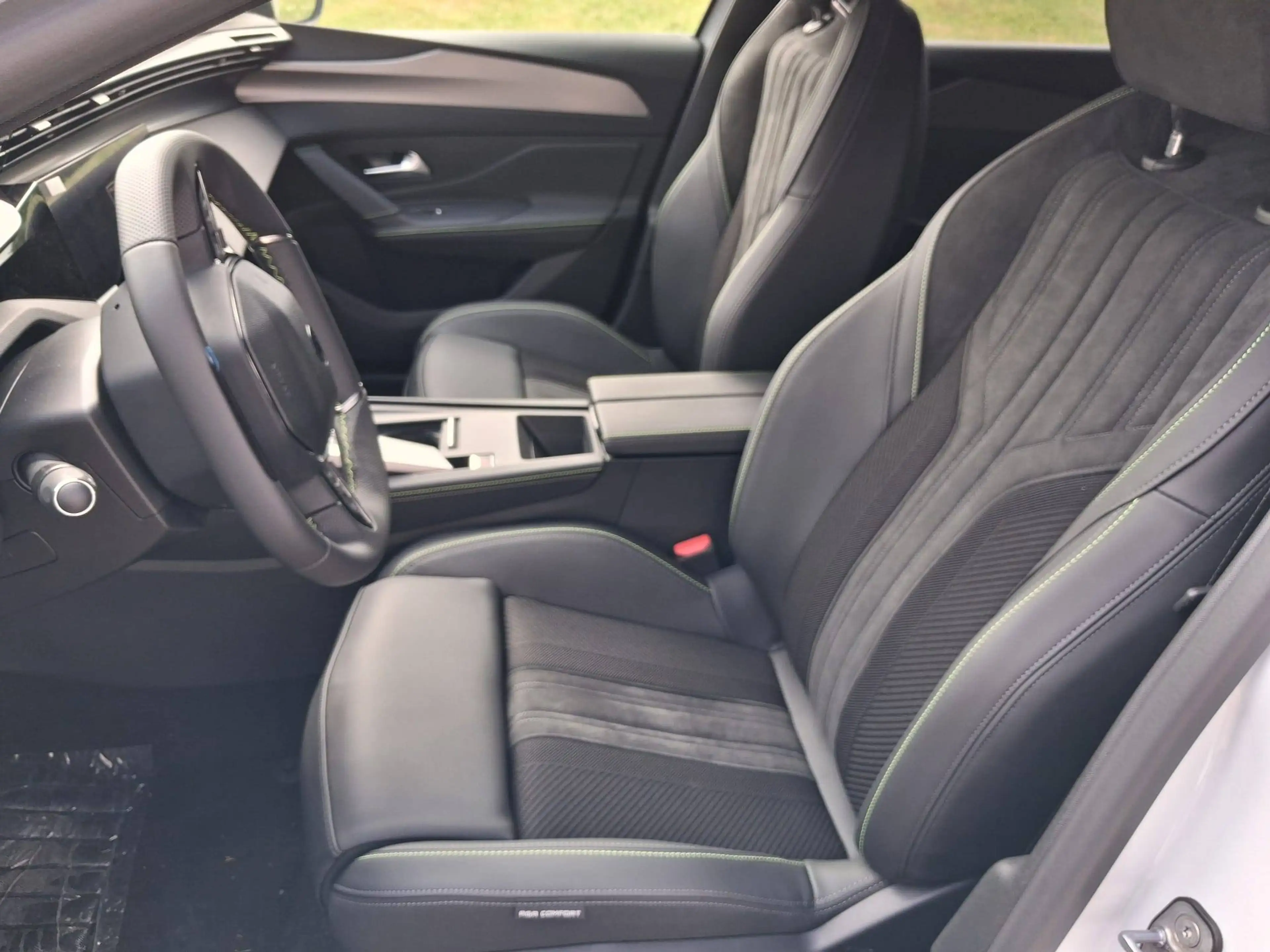 Peugeot 408 GT Hybrid 145 e-DSC6 Tageszulassung — photo 4