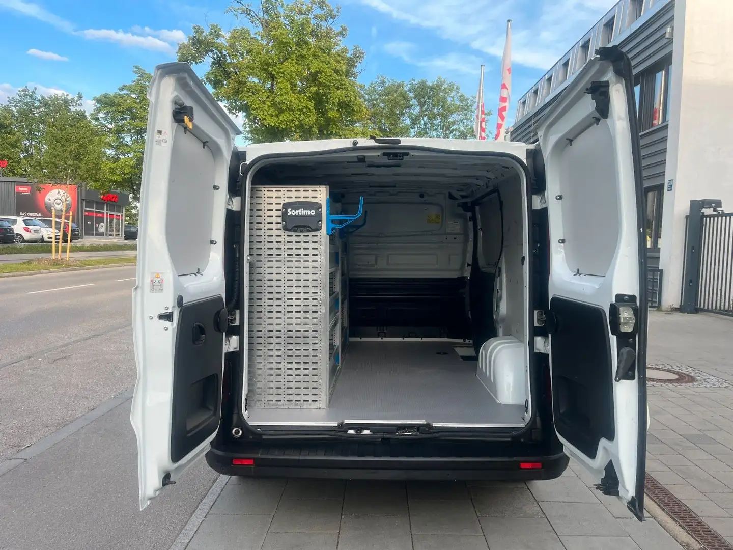 Opel Vivaro B Kombi Kasten SORTIMO REGALE/NAVI/TEMPOM Weiß - 1