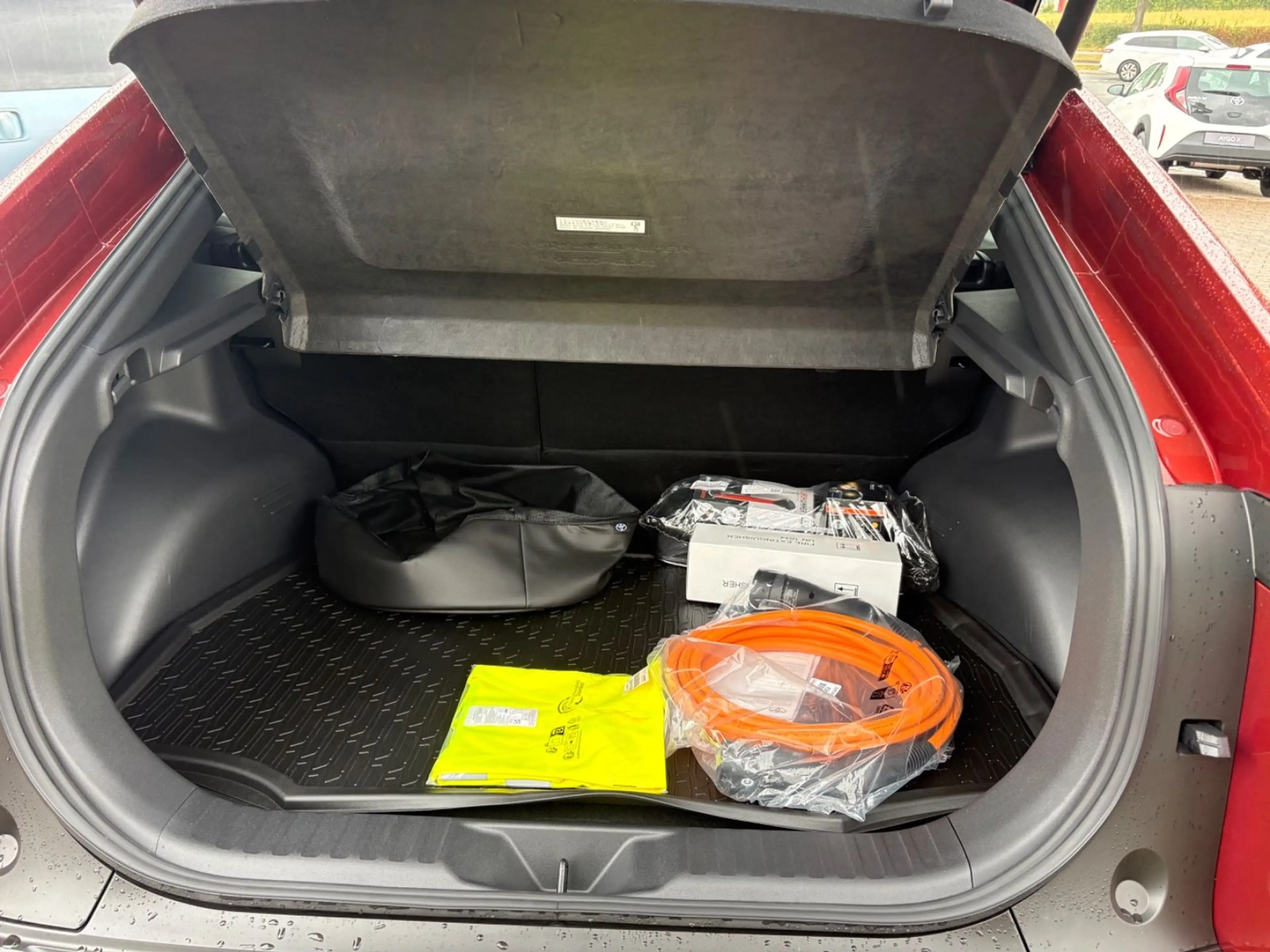 Toyota C-HR +  Teamplayer **SOFORT** — photo 3