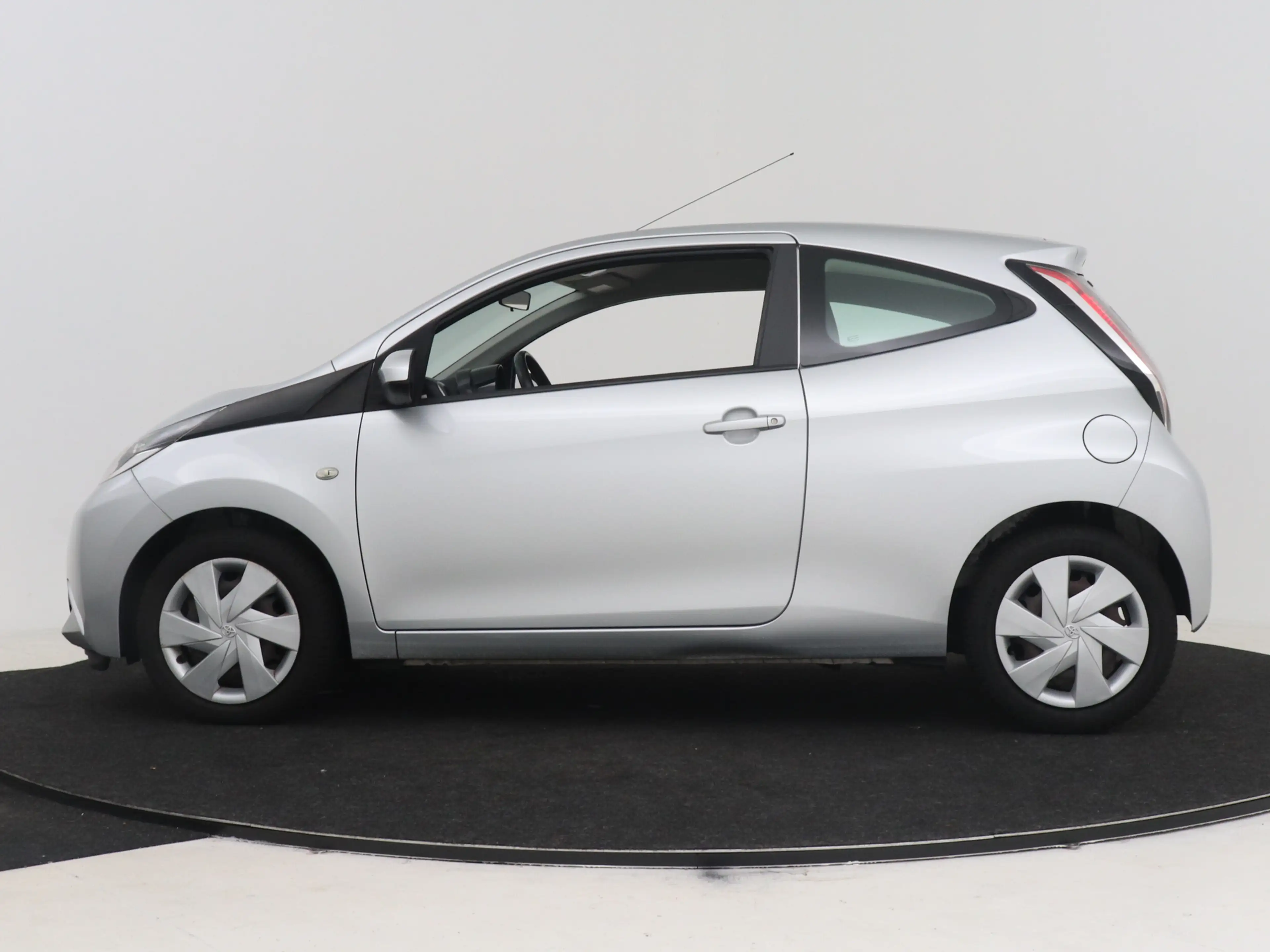 Toyota Aygo 1.0 VVT-i x-play Automaat | Airco | Achteruitrijca — photo 3