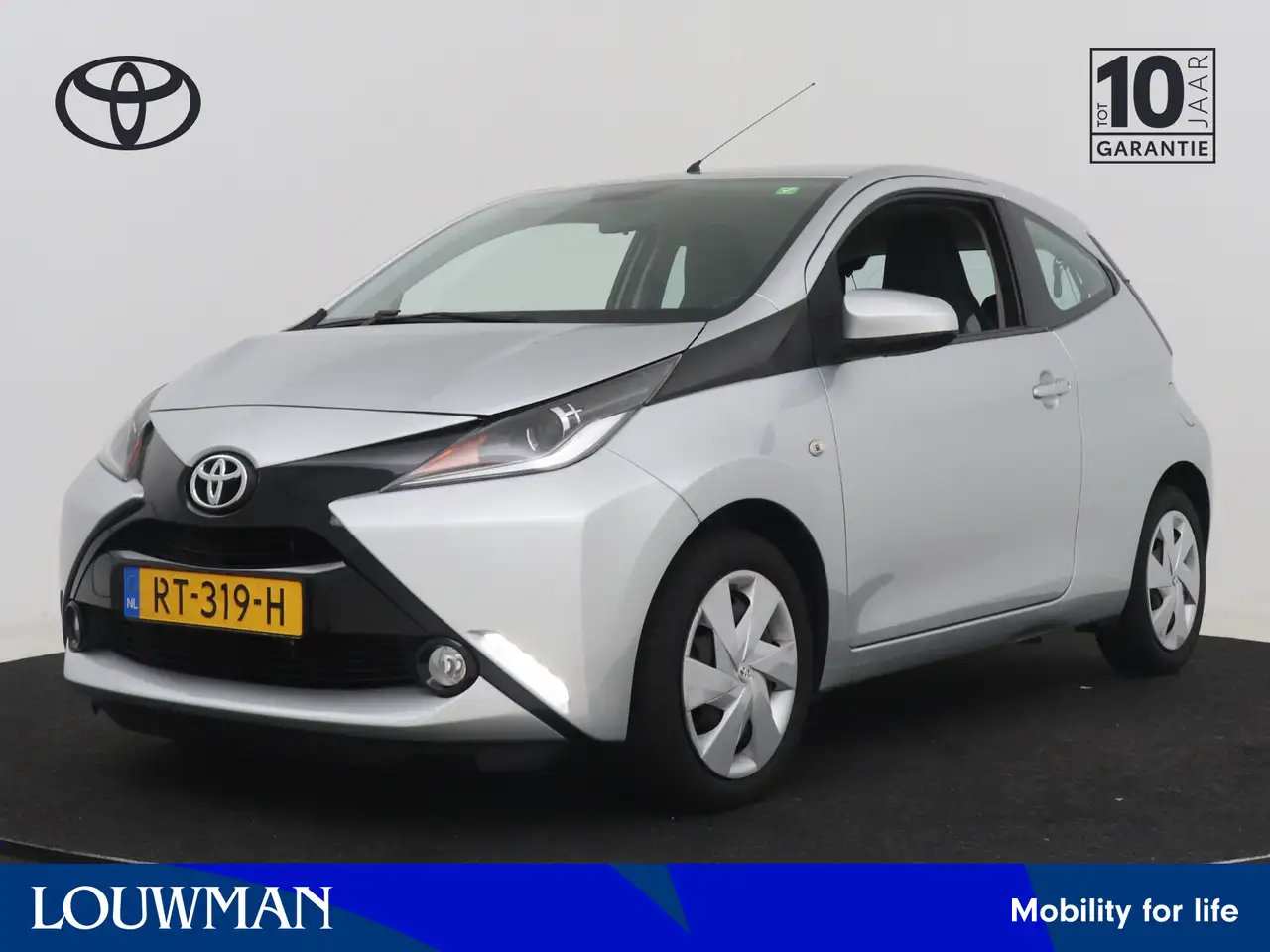 Toyota Aygo 1.0 VVT-i x-play Automaat | Airco | Achteruitrijca — photo 1 of 32