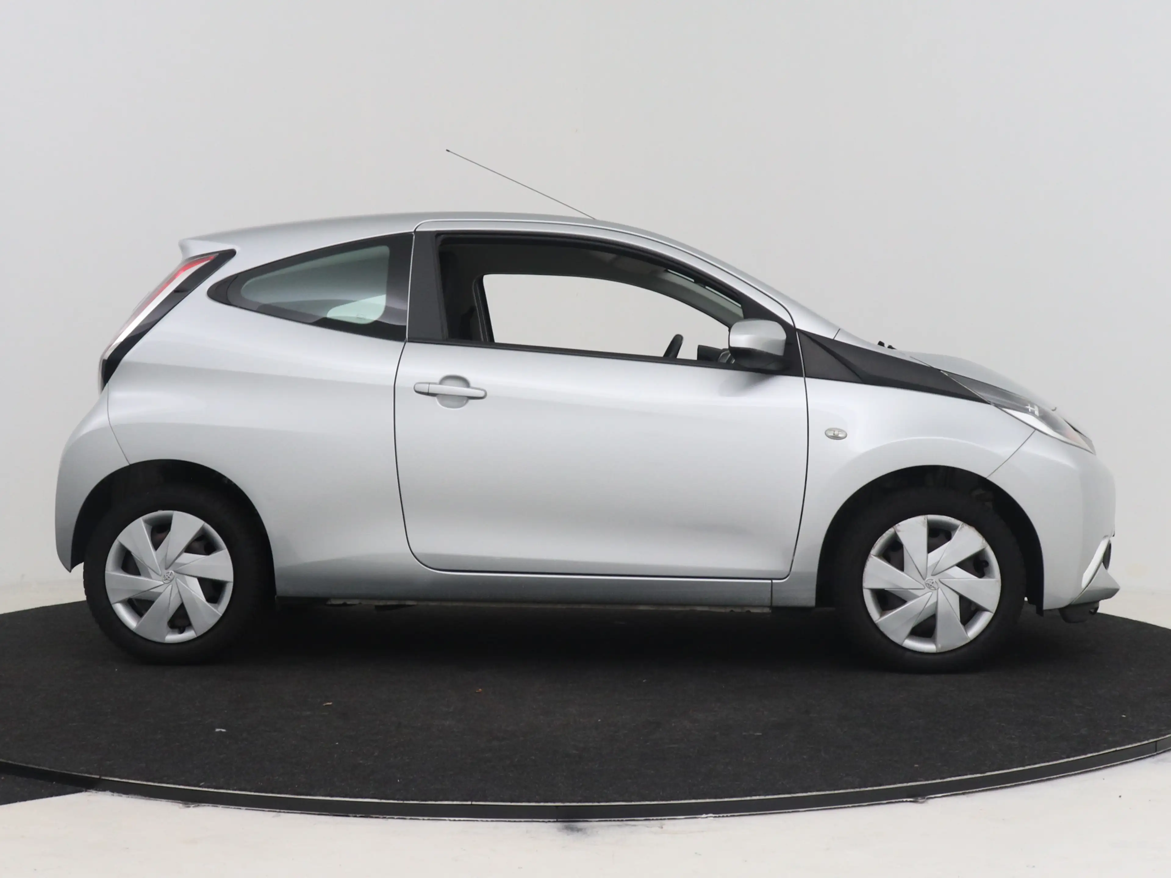 Toyota Aygo 1.0 VVT-i x-play Automaat | Airco | Achteruitrijca — photo 12