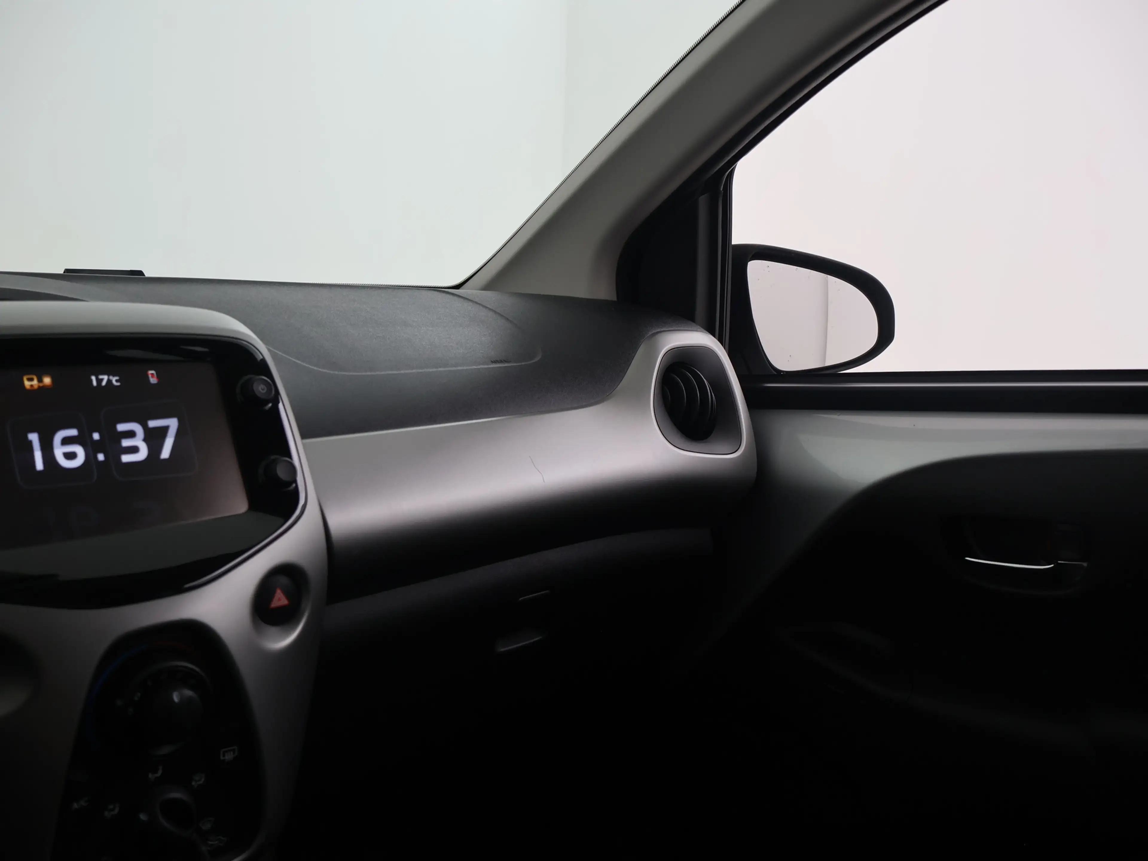 Toyota Aygo 1.0 VVT-i x-play Automaat | Airco | Achteruitrijca — photo 5