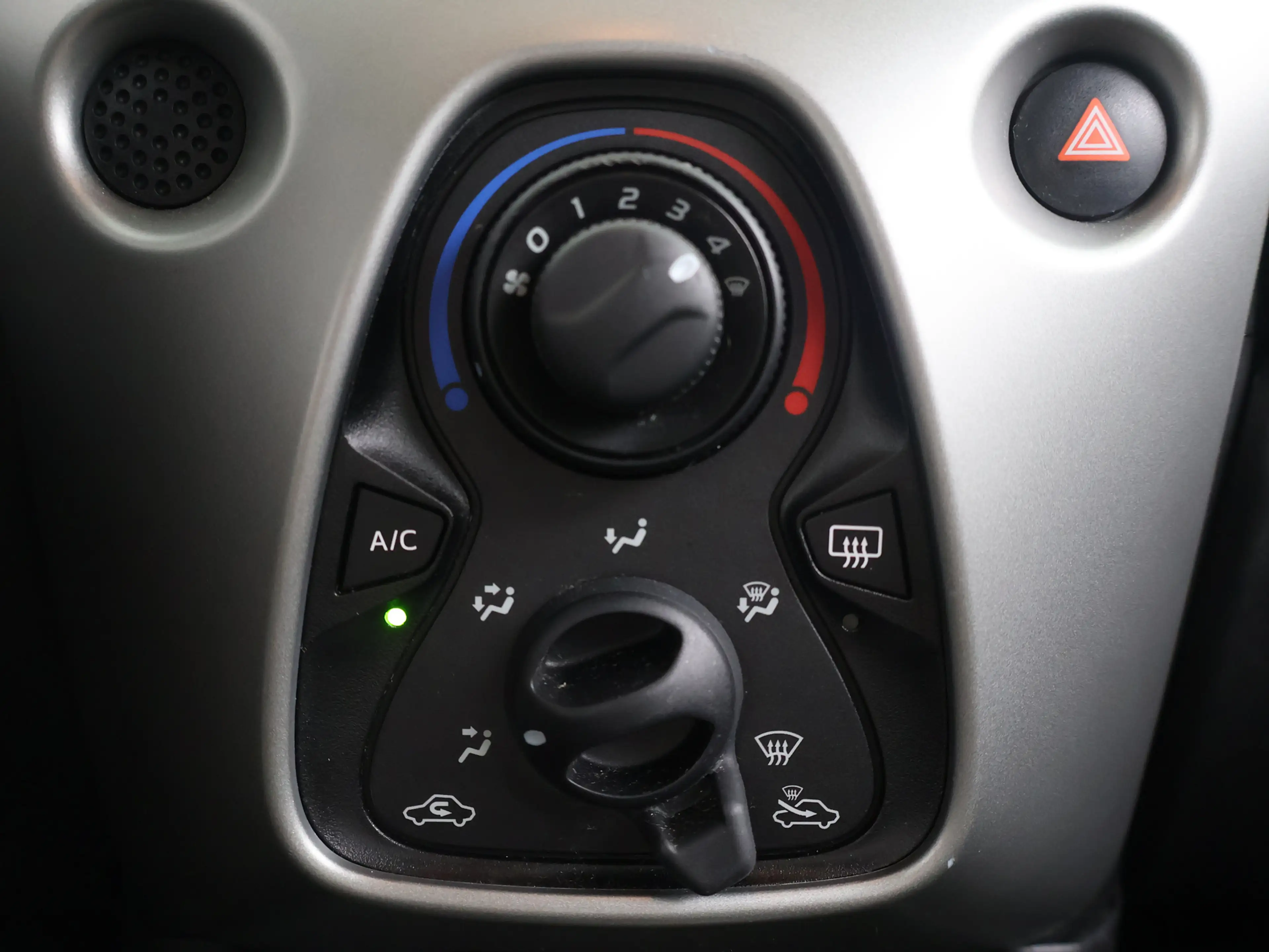 Toyota Aygo 1.0 VVT-i x-play Automaat | Airco | Achteruitrijca — photo 9