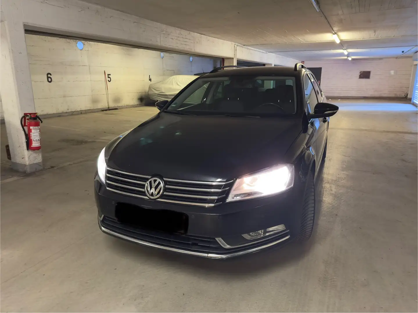 Volkswagen Passat 1.4 TSI Tüv und Service Neu 8 fach bereift auf Al Schwarz - 1
