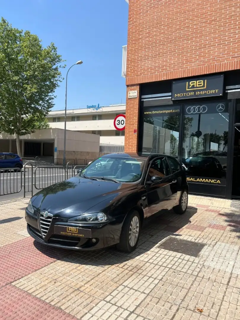 Alfa Romeo 147 1.9JTD Distinctive 120 Noir - 1