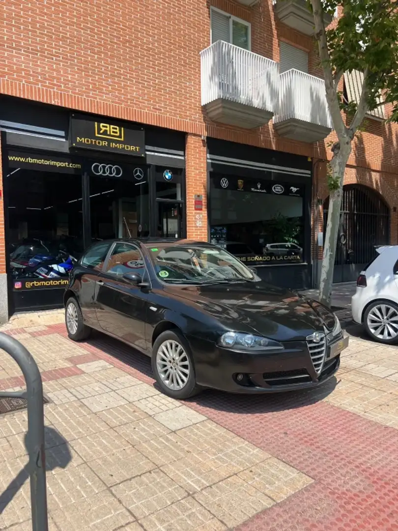 Alfa Romeo 147 1.9JTD Distinctive 120 Noir - 2