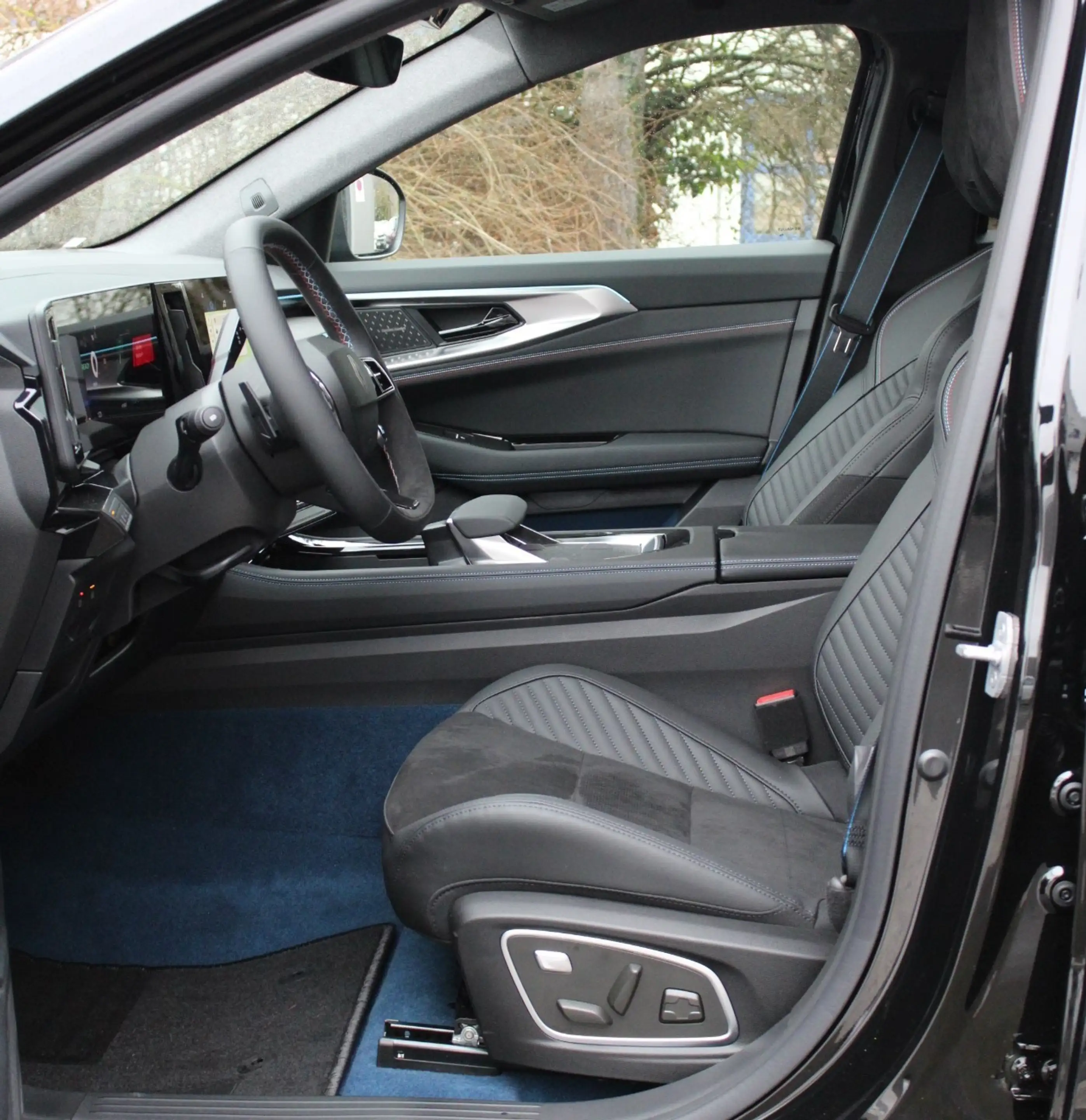 Renault Rafale Atelier Alpine Plug-in Hybrid 300 4x4 — photo 10