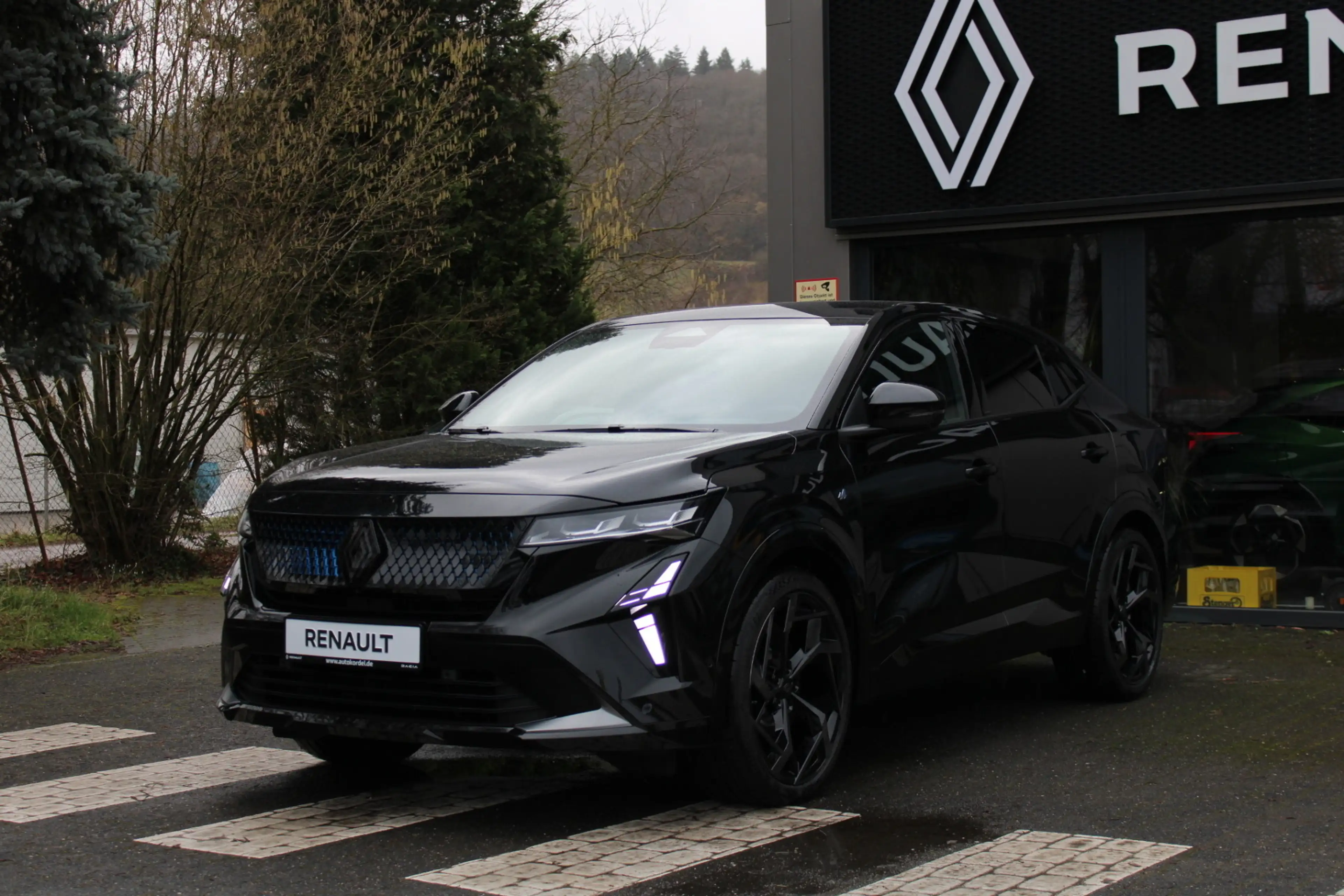 Renault Rafale Atelier Alpine Plug-in Hybrid 300 4x4 — photo 3