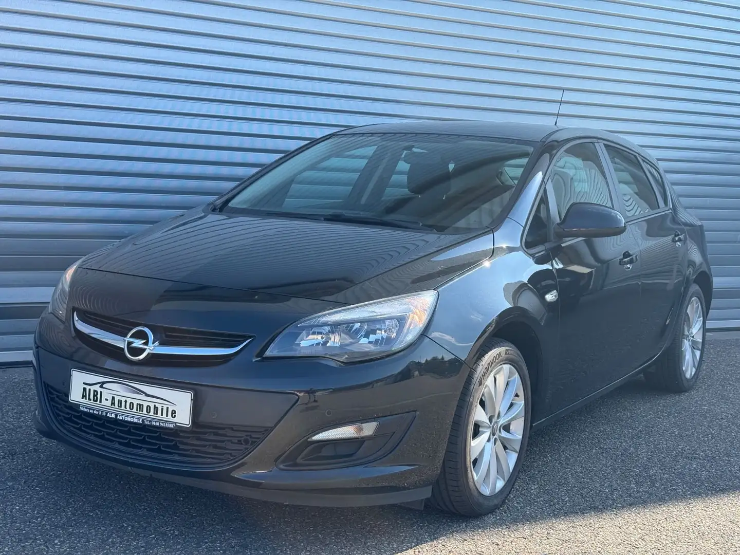 Opel Astra J Lim. 5-trg. Edition SHZ 2.Hand** Noir - 1