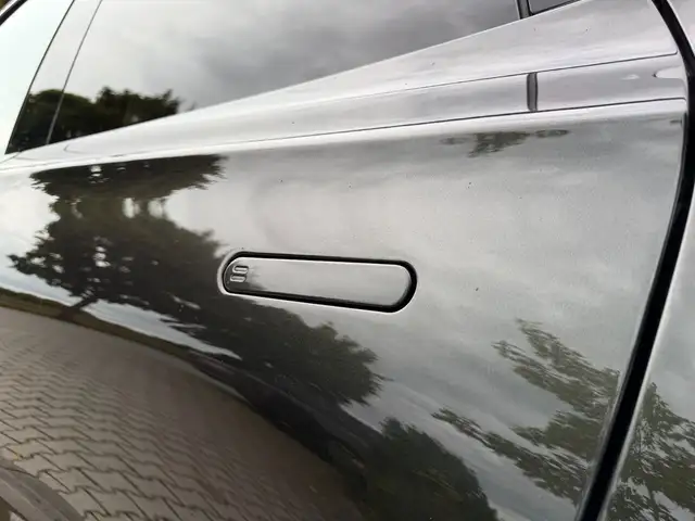 Aston Martin DBX view 5