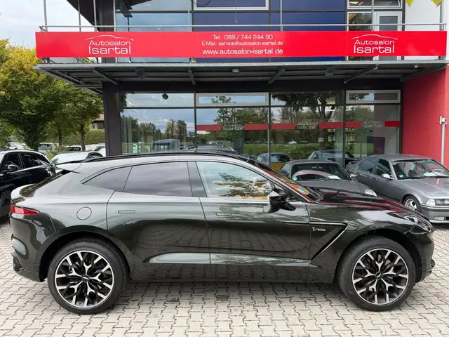 Aston Martin DBX view 10
