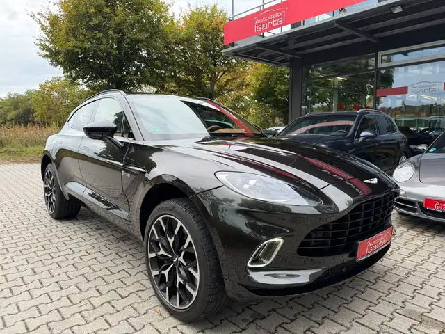 Aston Martin DBX view 11
