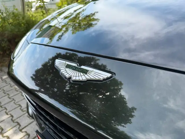 Aston Martin DBX view 12