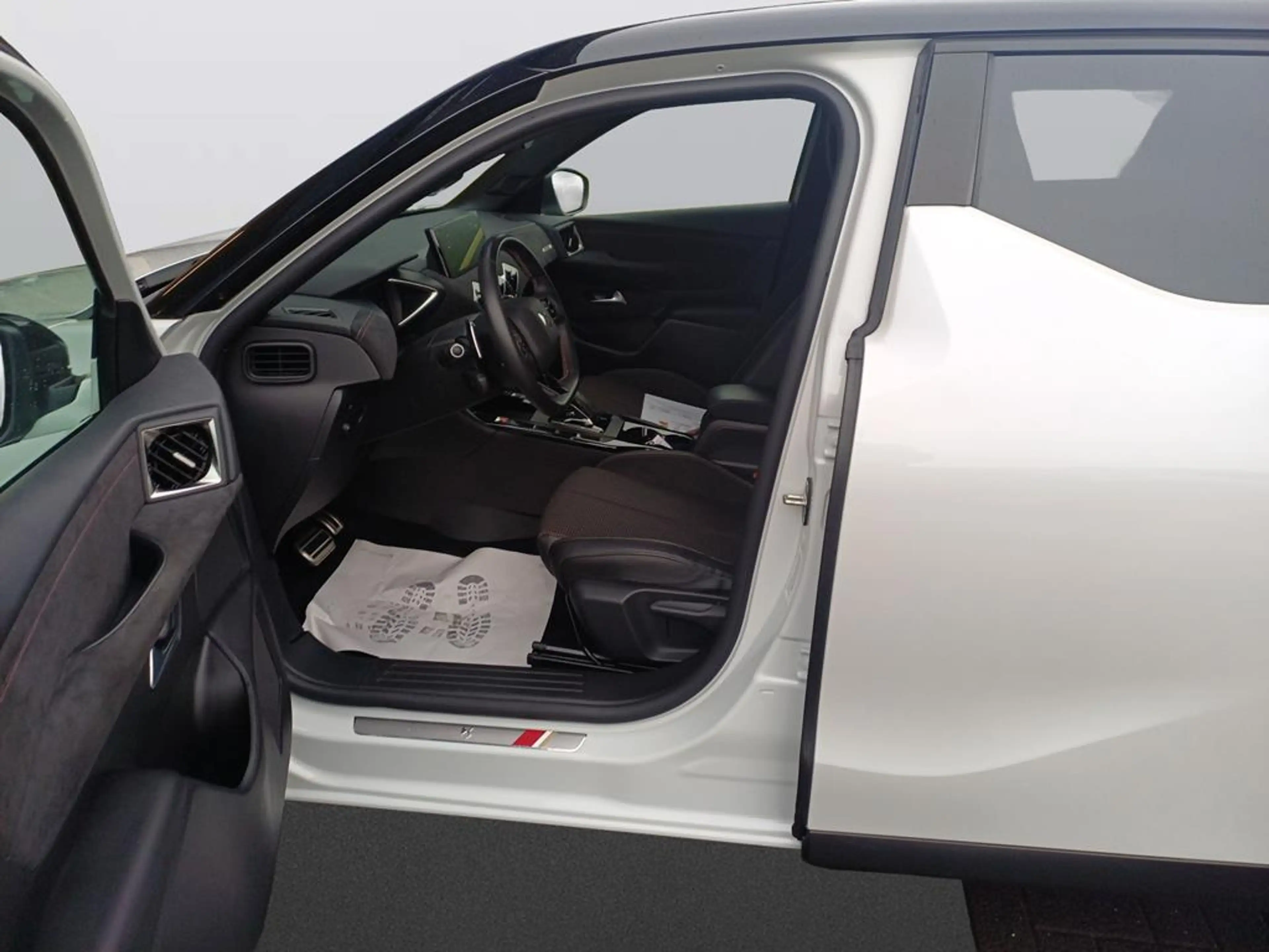 DS Automobiles DS 3 Crossback Performance Line + — photo 13
