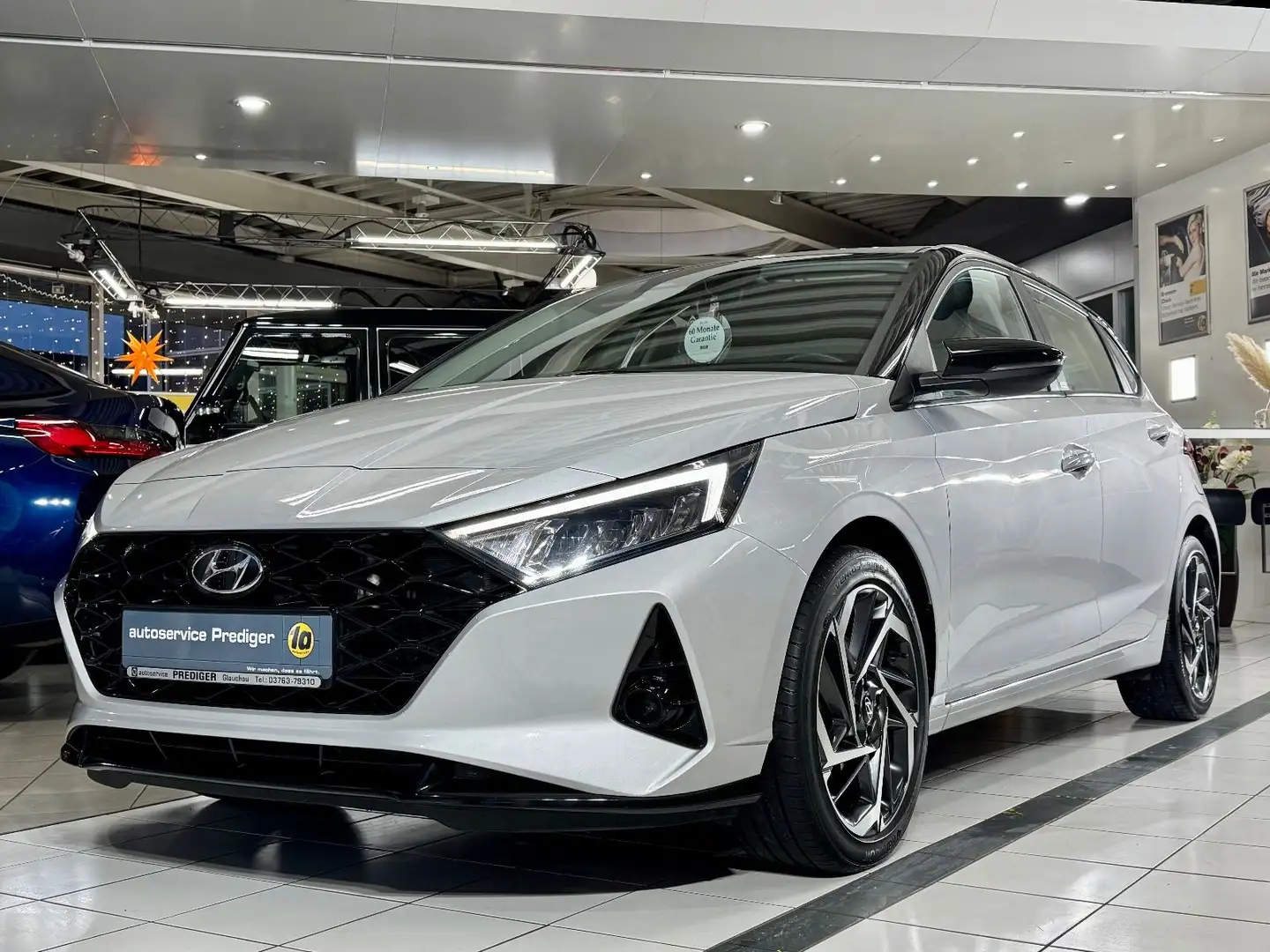 Hyundai i20 Intro Edition Mild-Hybrid*AUTOMATIK*1te HAND Argent - 2