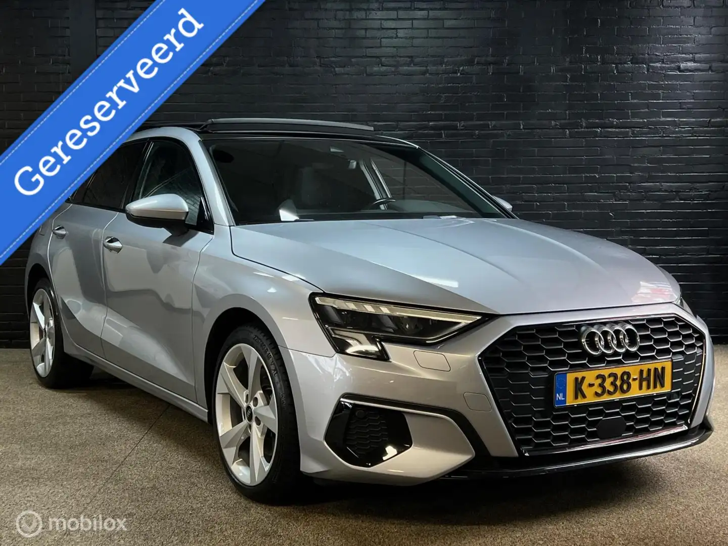 Audi A3 Sportback 30 TFSI Pro Line Grijs - 2