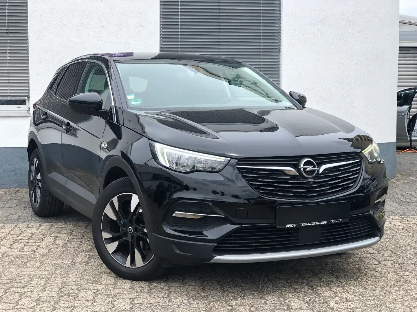 Opel Grandland X 1.2 Turbo Aut. Innovation * 1.Hand Schwarz - 1