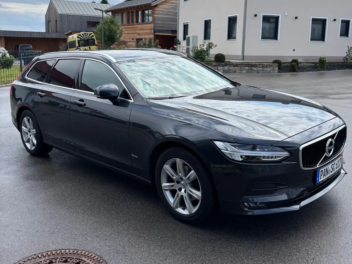 Volvo V90 D 4 Momentum Gri - 1