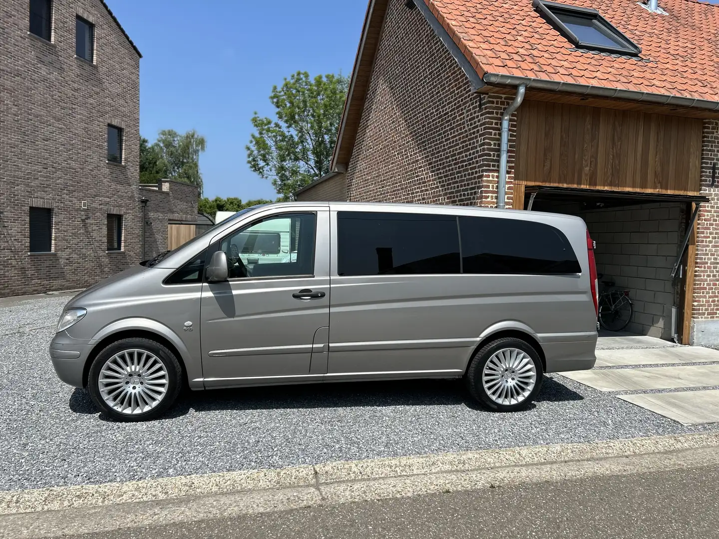 Mercedes-Benz Vito 120 CDI Lang DPF Aut. Mixto Brons - 1