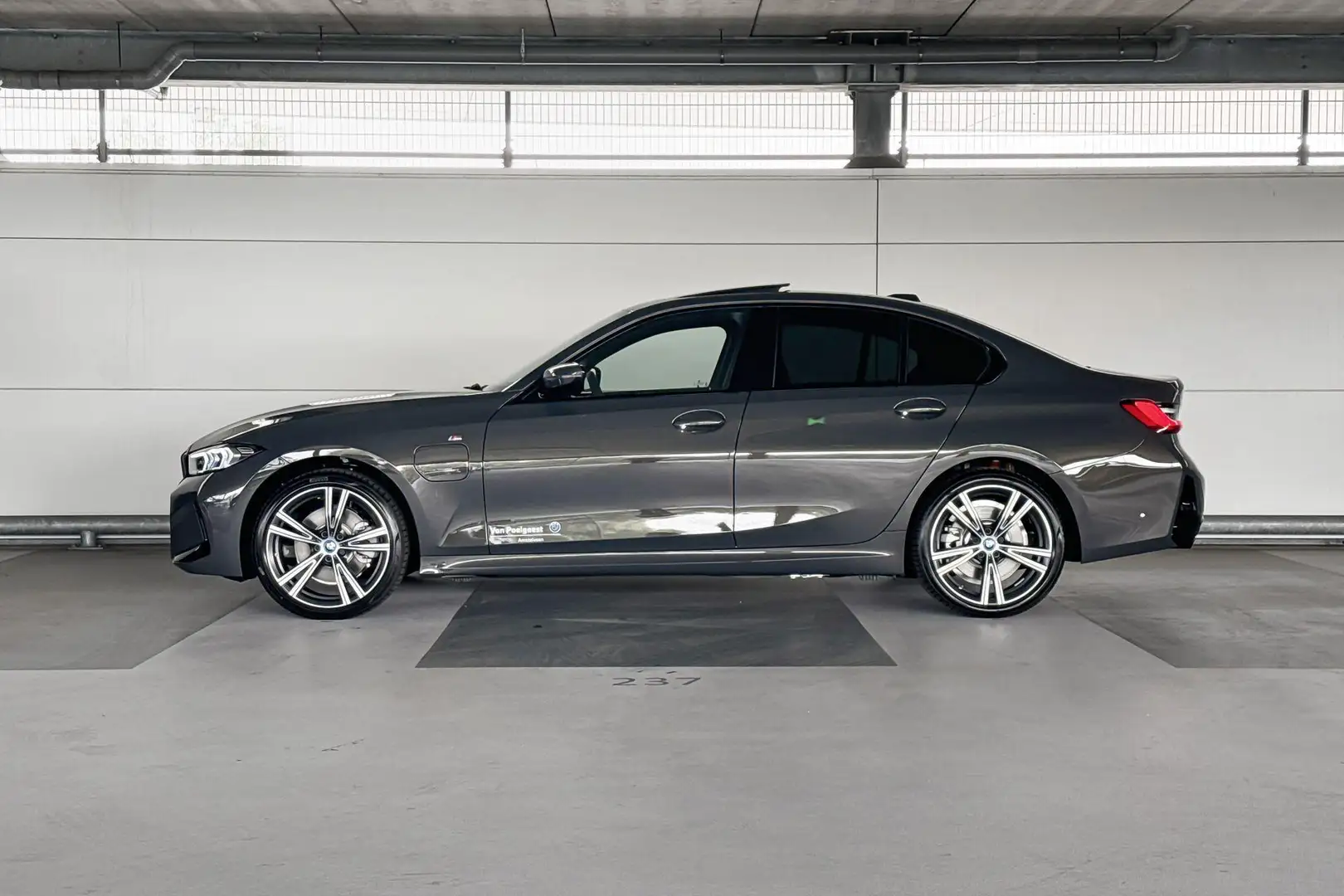 BMW 320 3 Serie Sedan 320e | Elektrisch verwarmde voorstoe Grijs - 2