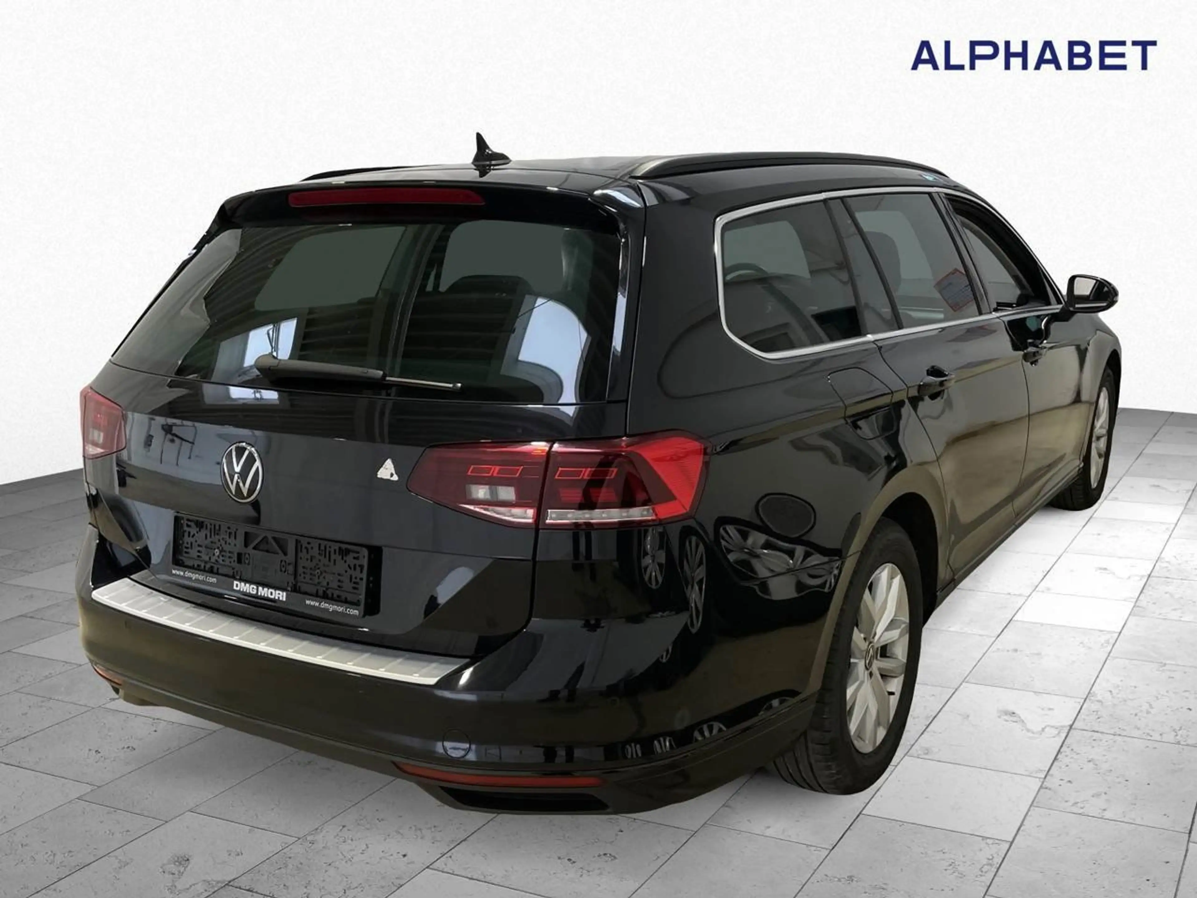 Volkswagen Passat Variant 2.0 TDI BMT Business AHK Pano ACC — photo 6