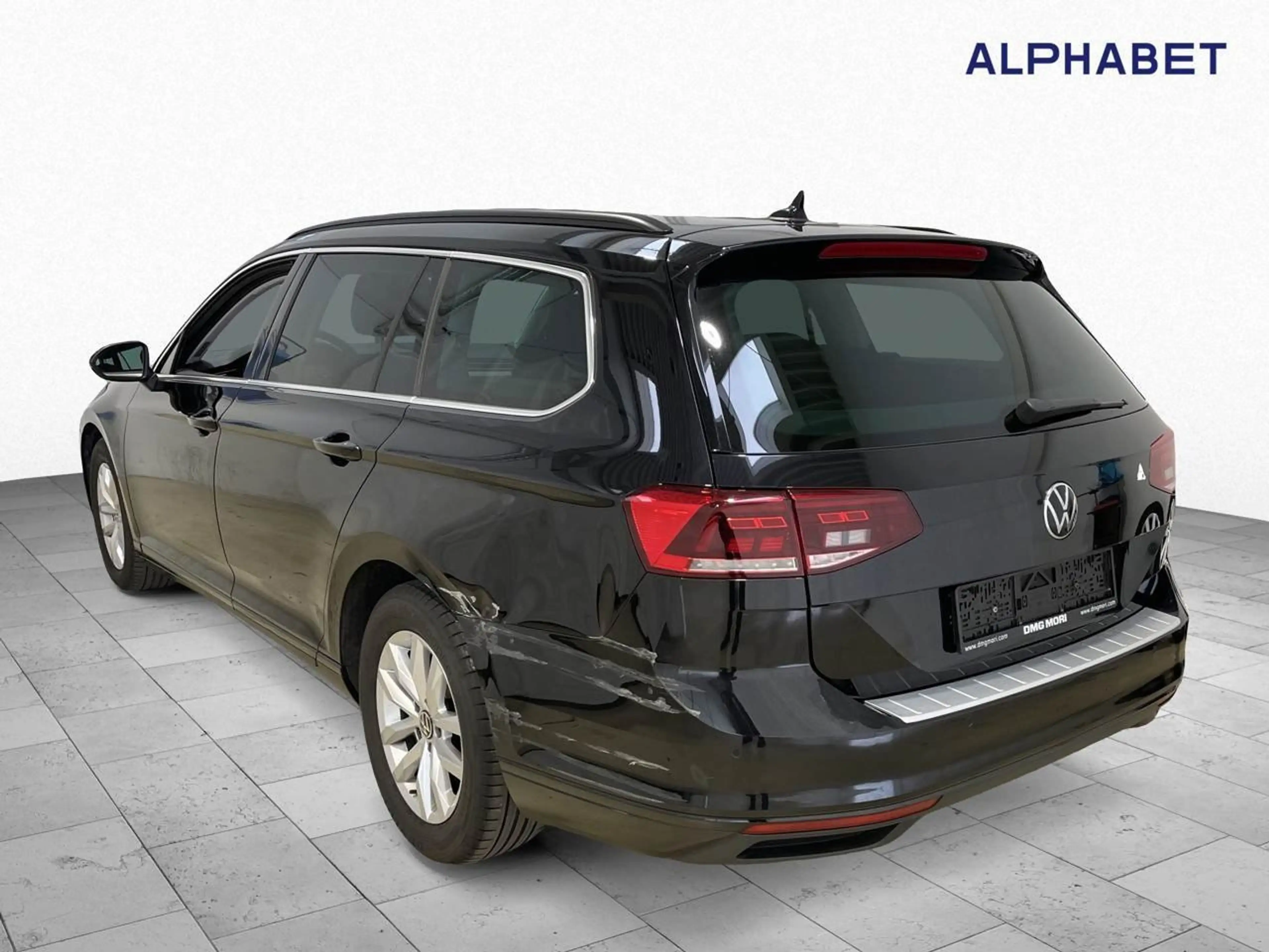 Volkswagen Passat Variant 2.0 TDI BMT Business AHK Pano ACC — photo 9