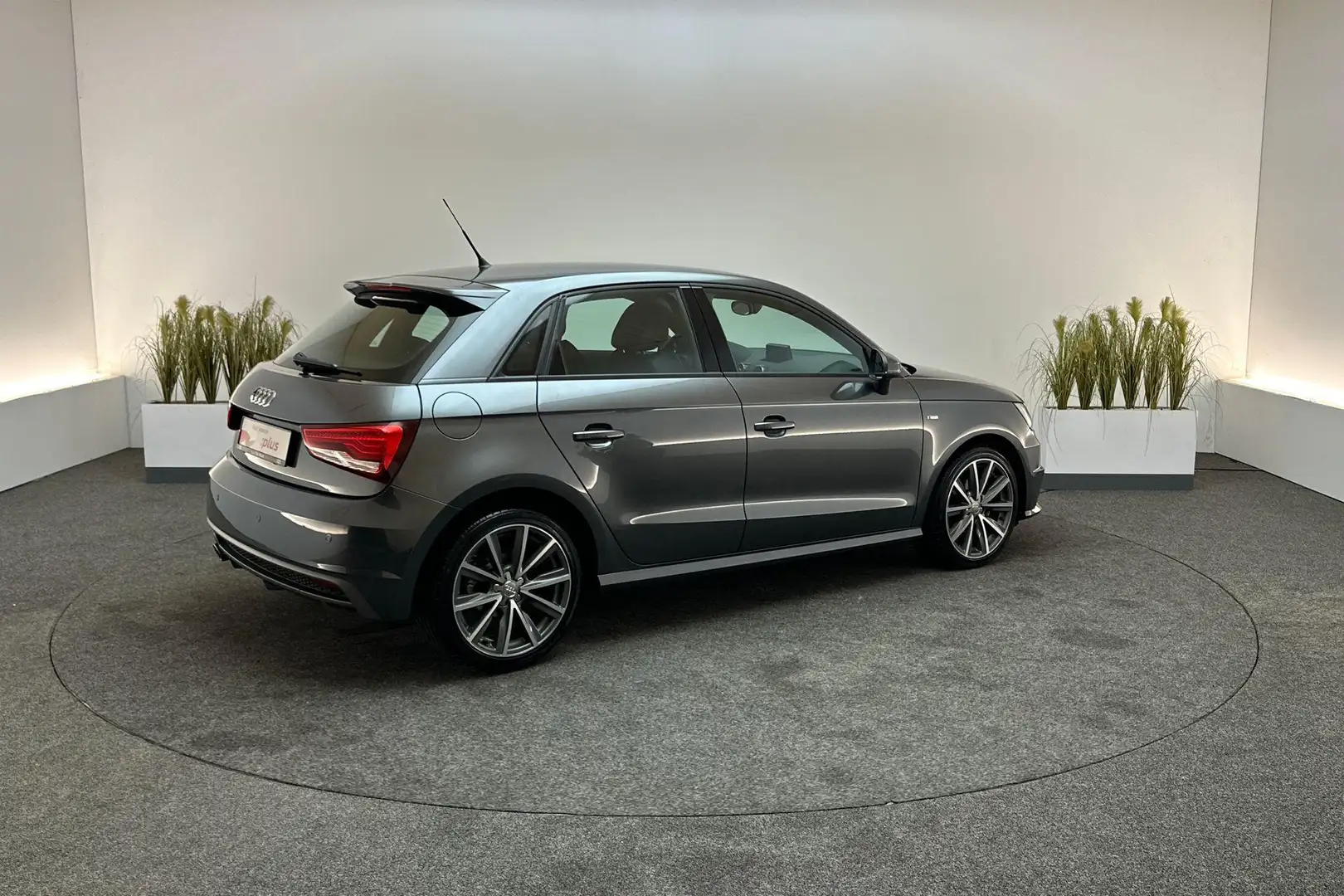 Audi A1 Sportback 1.0 TFSI 95pk Advance Sport | Navigatie, Grijs - 2