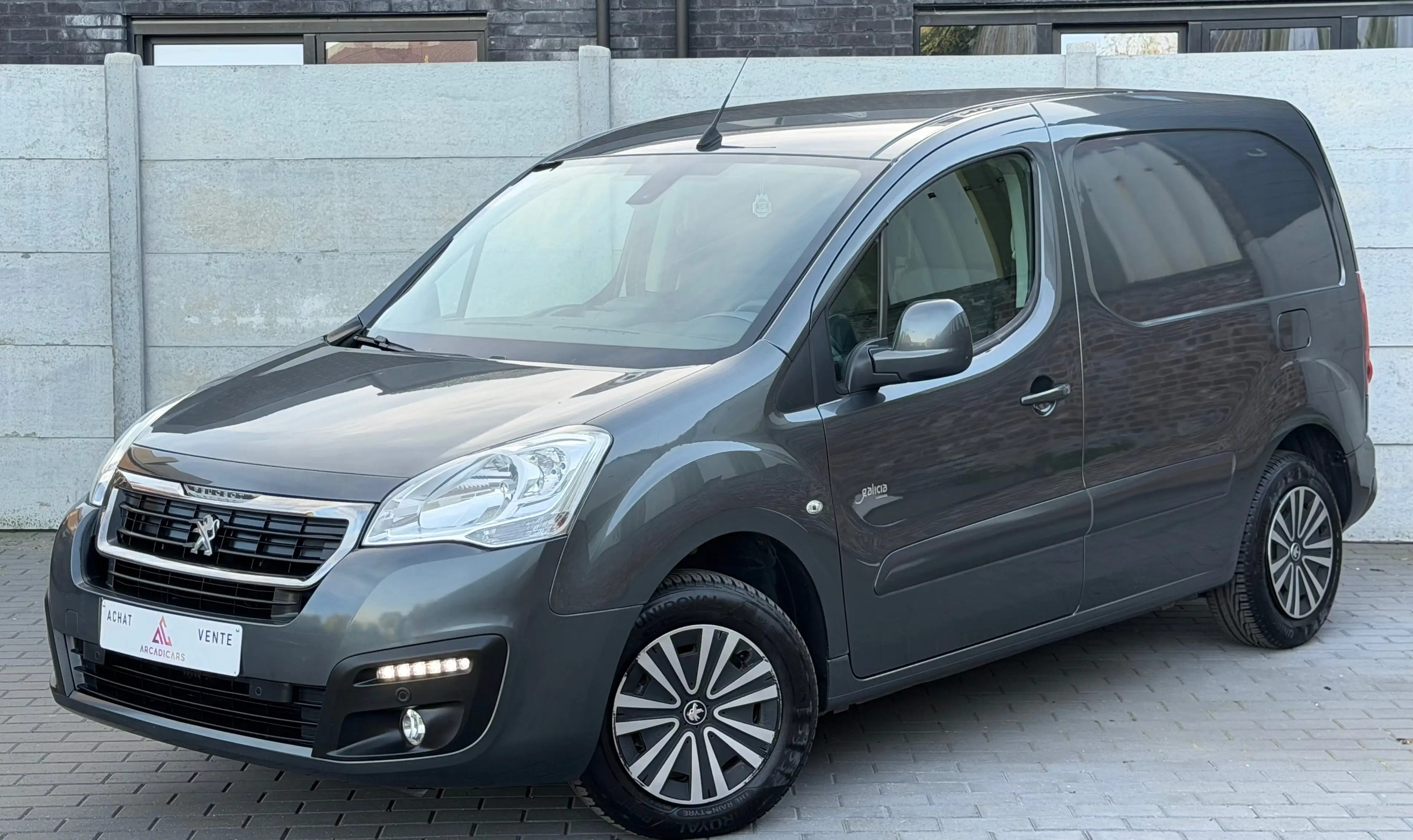 Peugeot Partner Automatique - Camera - CarPlay - 3 places - Cruise control