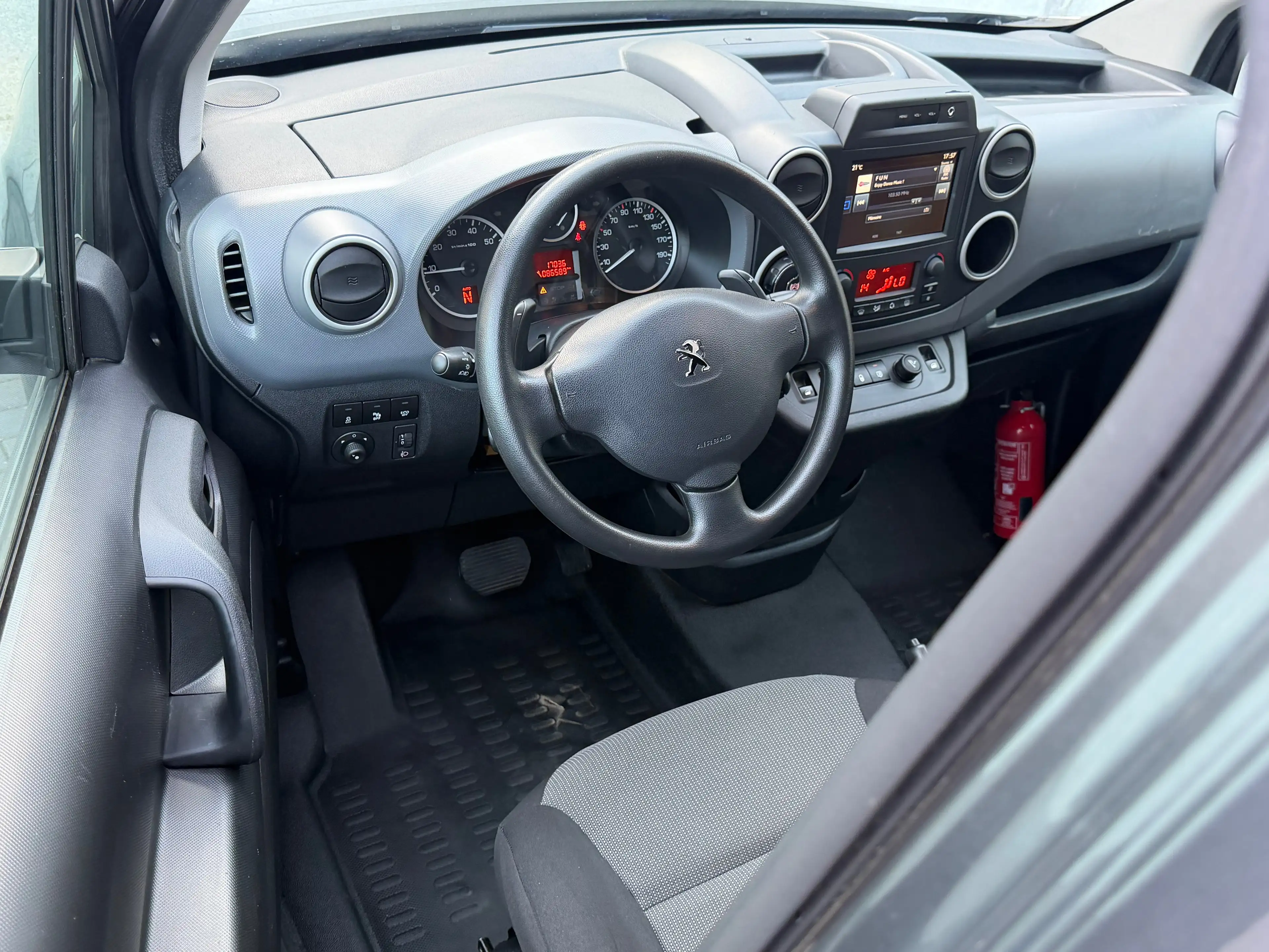 Peugeot Partner Automatique - Camera - CarPlay - 3 places - Cruise control — photo 8