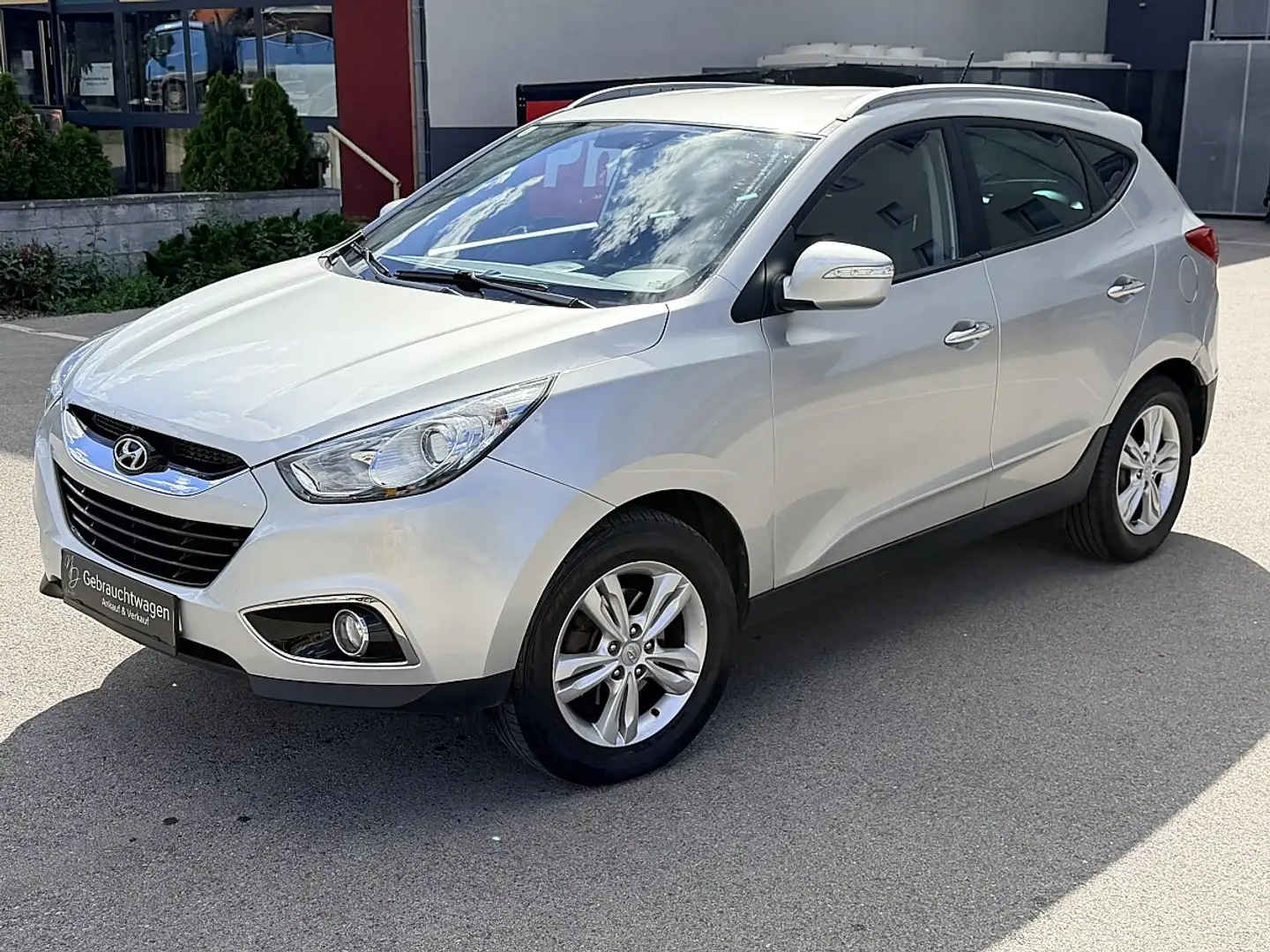 Hyundai iX35 2,0 CRDi Premium 4WD *Sehr gepflegt* Grau - 1