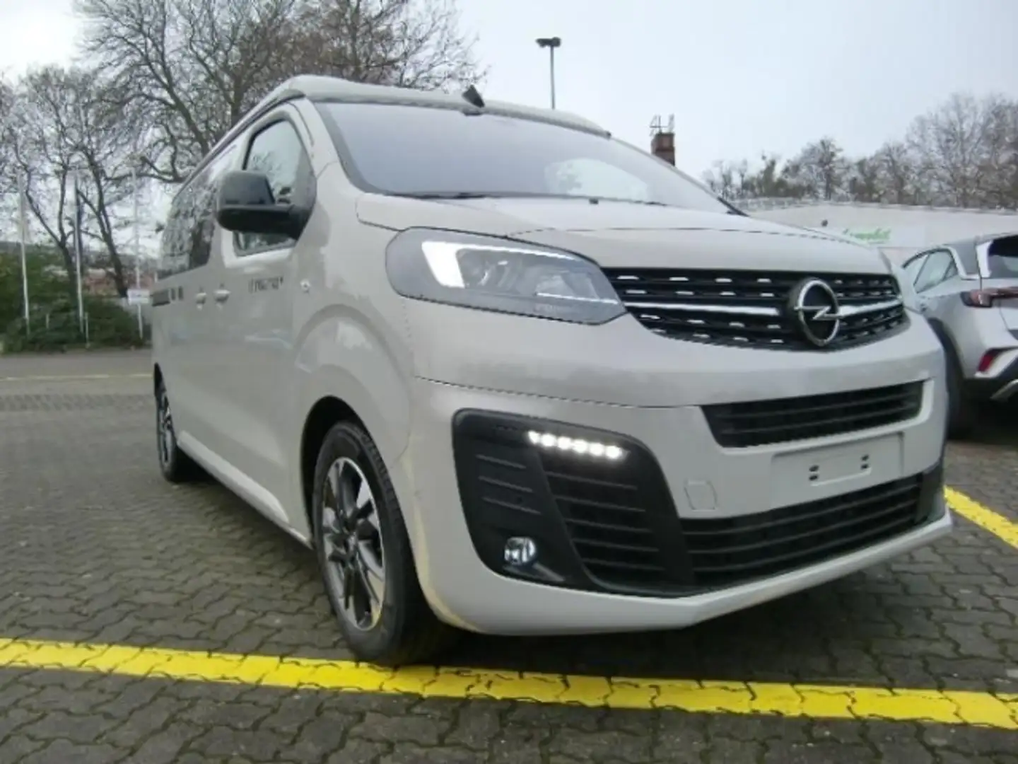 Opel Zafira Life Crosscamp Lite 145 PS Automatik Comfor Grau - 1