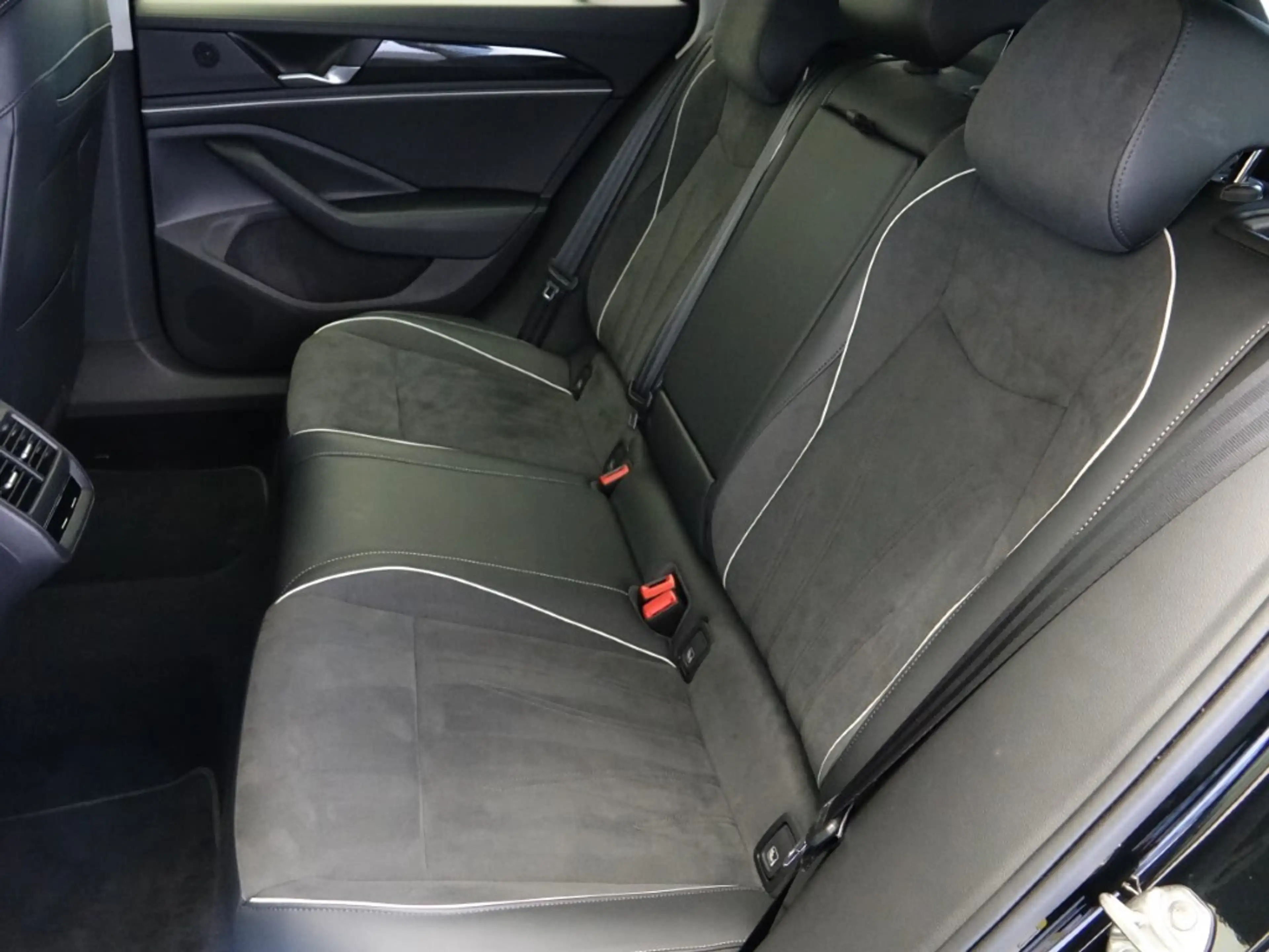 Volkswagen Passat Variant 2.0 TDI SCR Business DSG *ACC, LED, NAVI, RFK, ... — photo 12