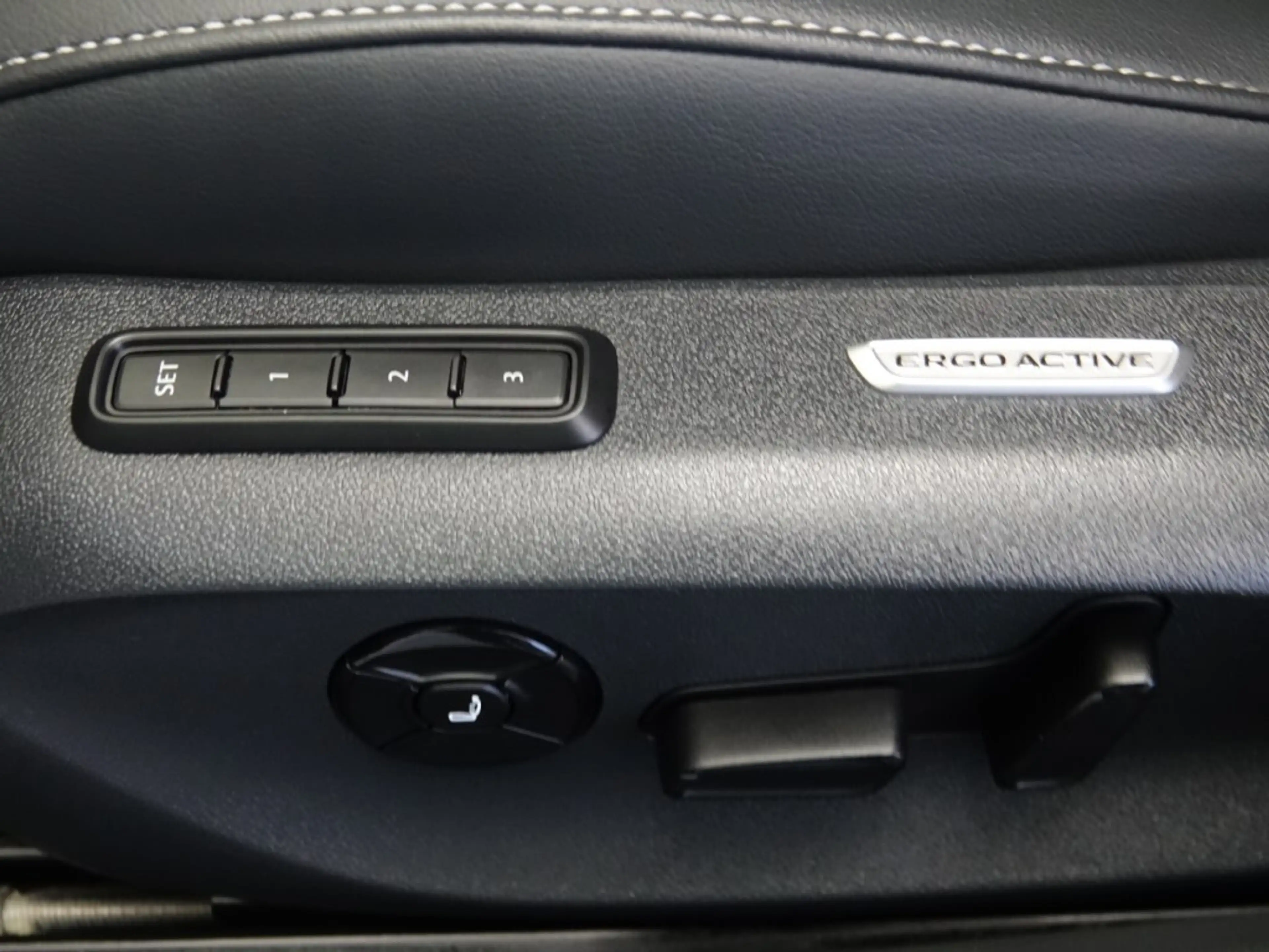Volkswagen Passat Variant 2.0 TDI SCR Business DSG *ACC, LED, NAVI, RFK, ... — photo 8