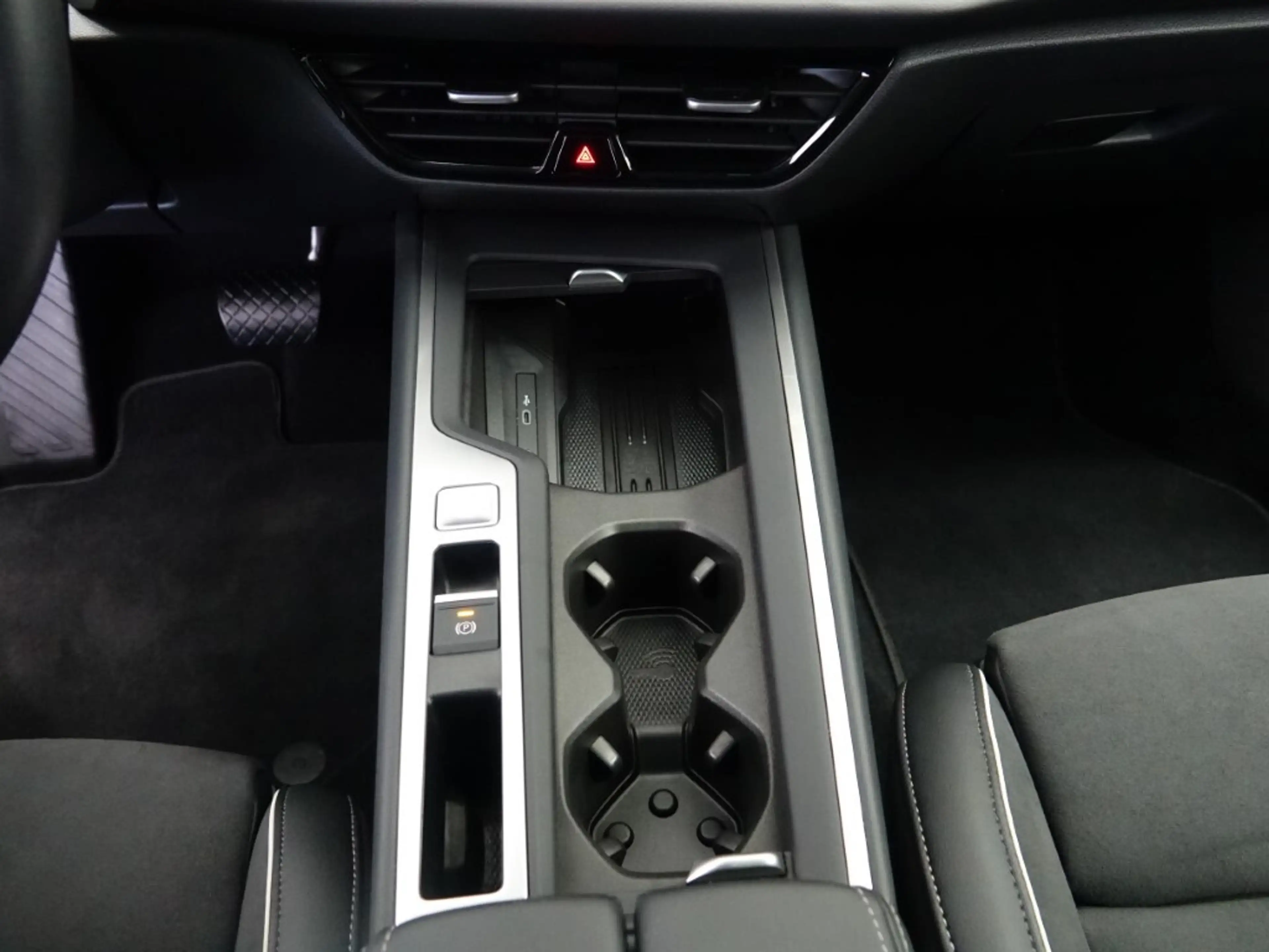 Volkswagen Passat Variant 2.0 TDI SCR Business DSG *ACC, LED, NAVI, RFK, ... — photo 11