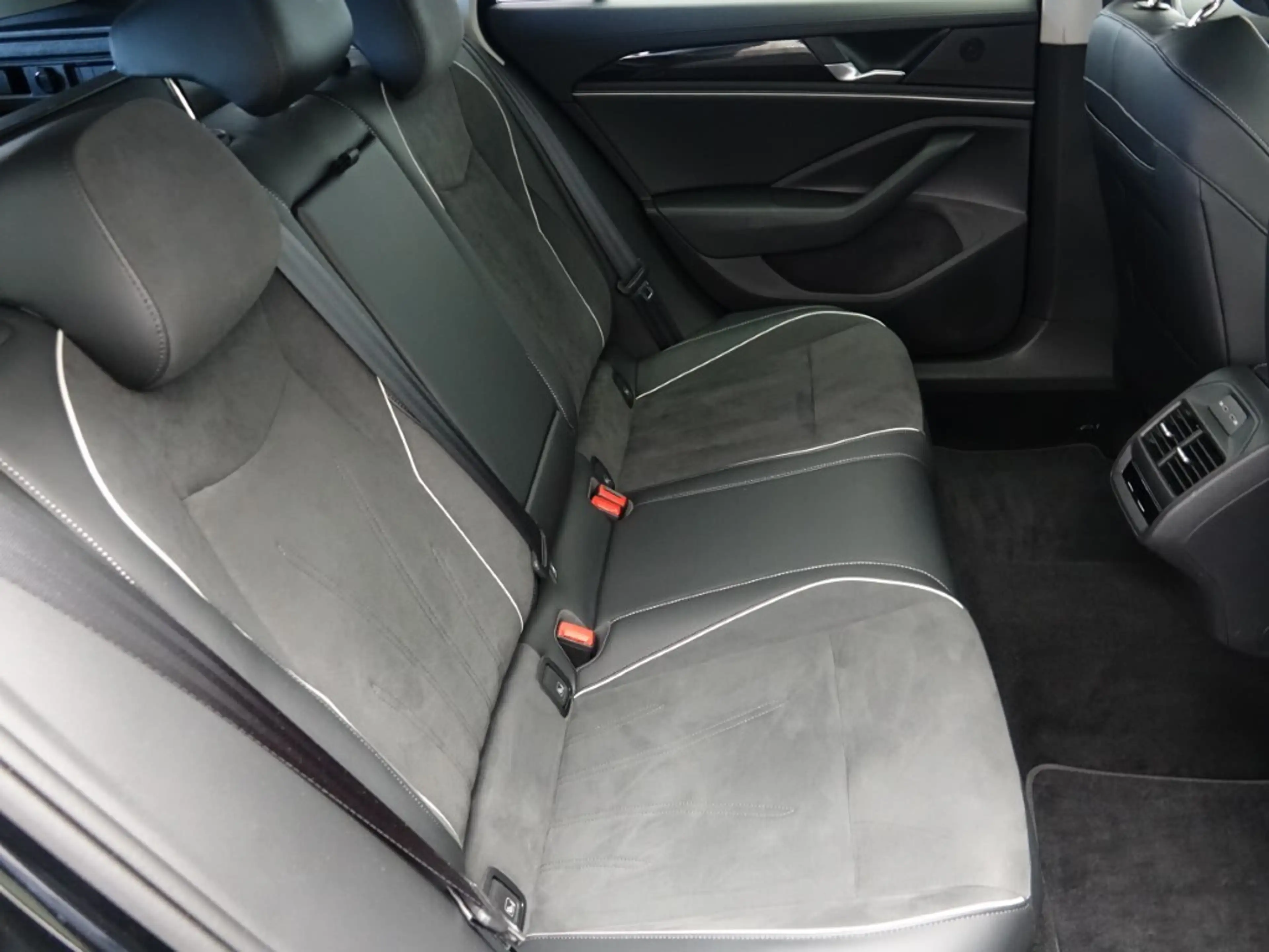 Volkswagen Passat Variant 2.0 TDI SCR Business DSG *ACC, LED, NAVI, RFK, ... — photo 15